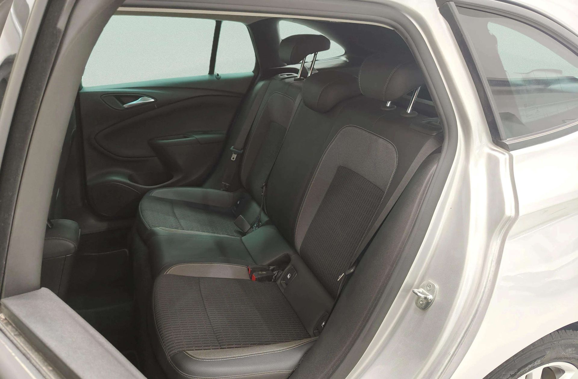 Opel Astra Sports Tourer 1.4T SHT Business Elegance CVT - foto 14