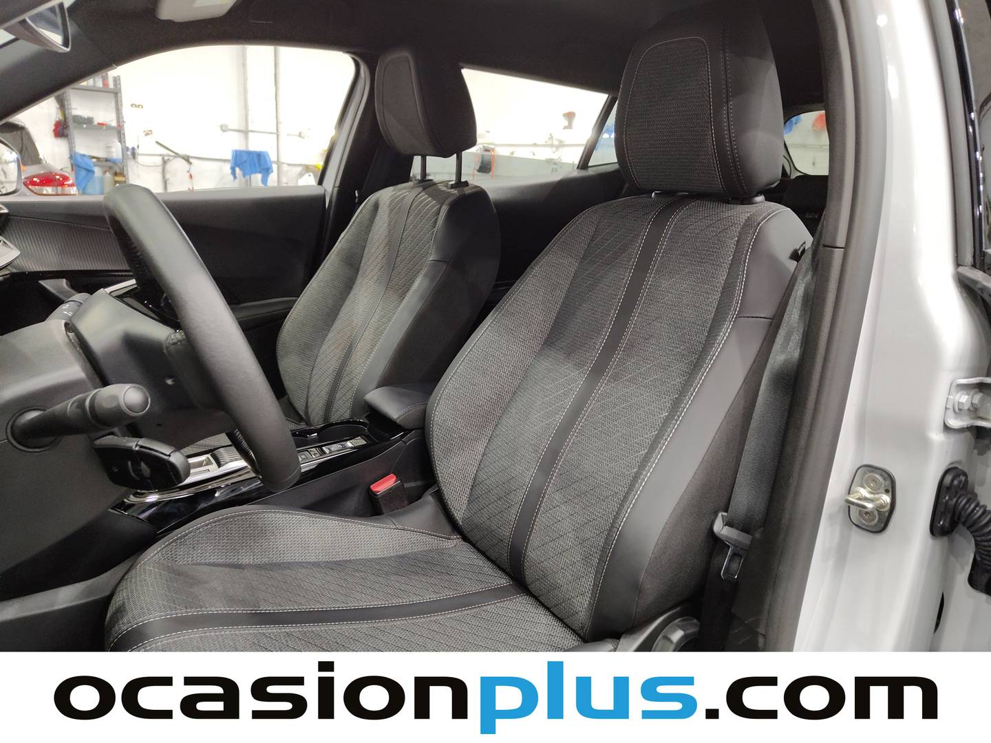 Foto asientos delanteros Peugeot 2008 Peugeot 2008 Allure Hybrid eDCS6 (145 CV)