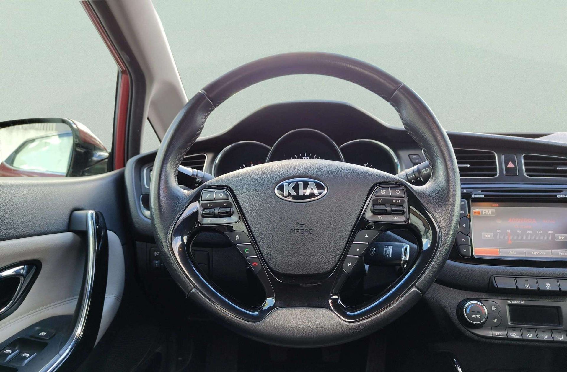 Kia Ceed 1.6 CRDi VGT Maracaná - foto 21