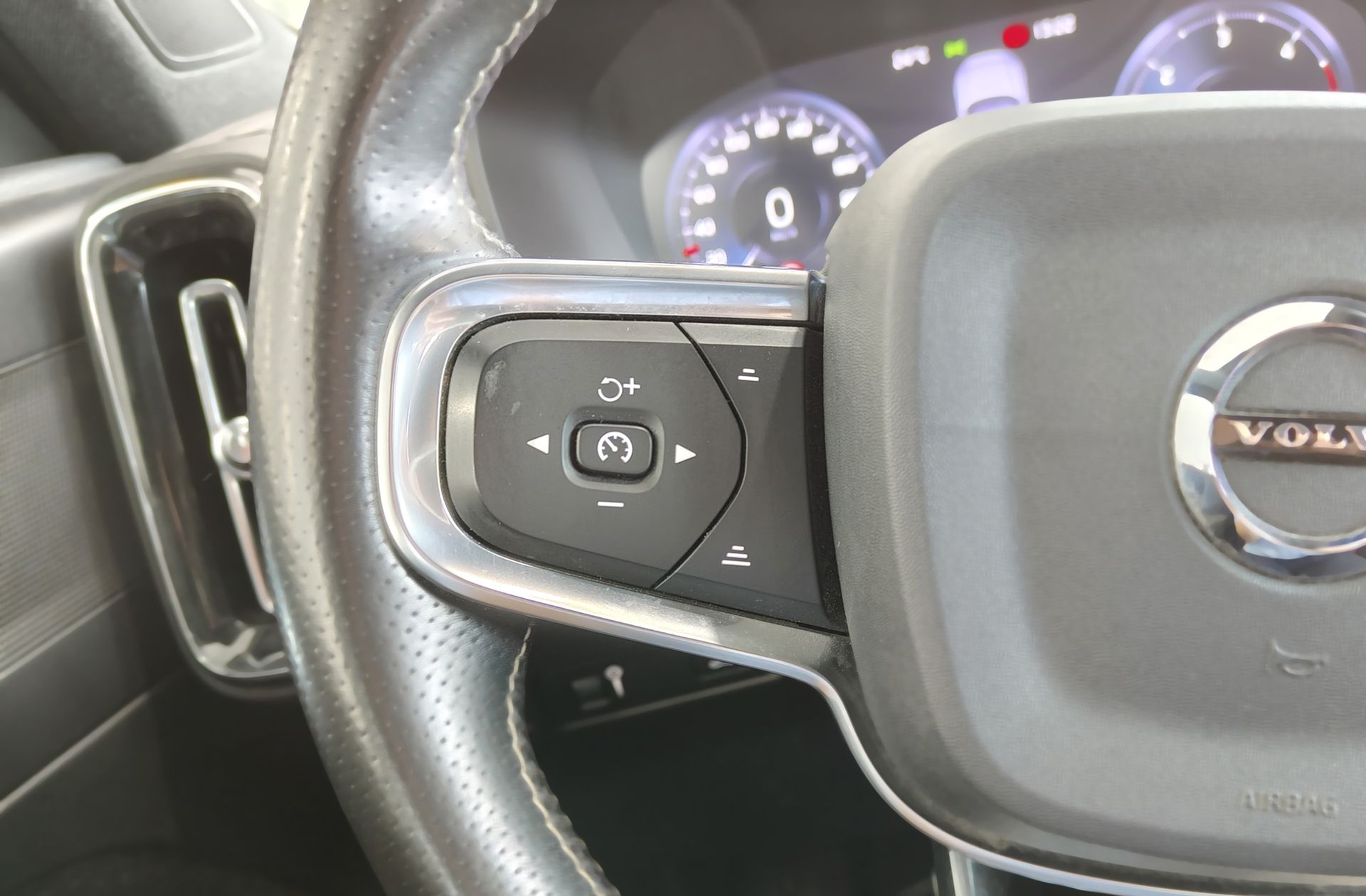 Volvo XC40 D3 R-Design - foto 37