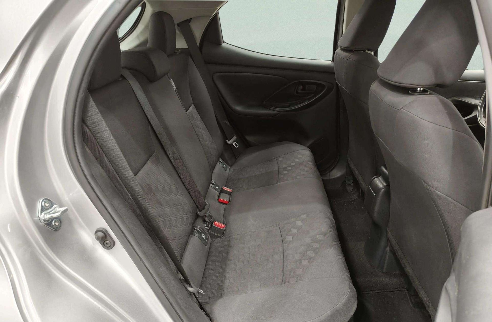 Toyota Yaris 120H Active Plus - foto 16
