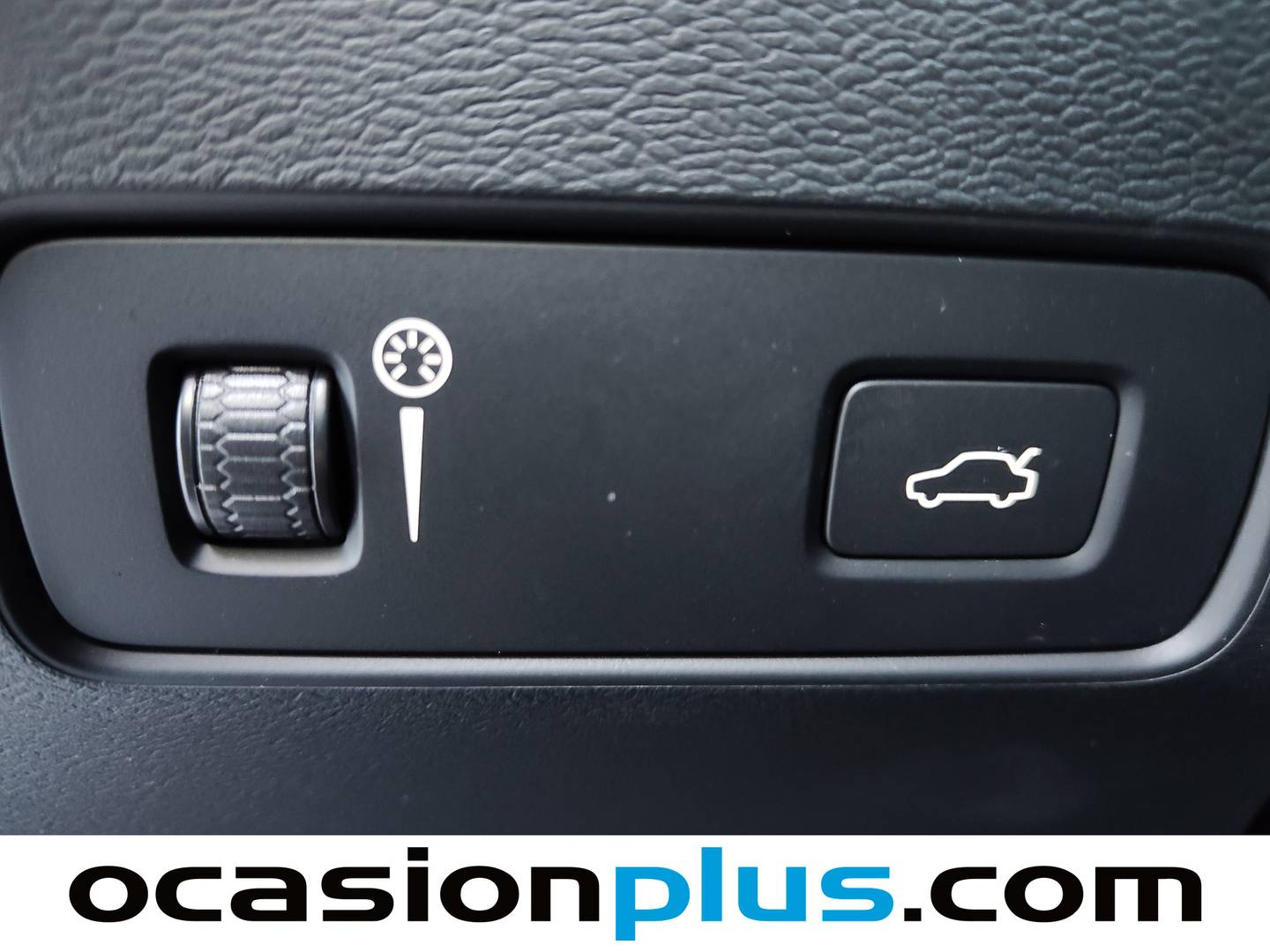 Equipamiento del Volvo XC40 Volvo XC40 T2 Momentum Core (129 CV)