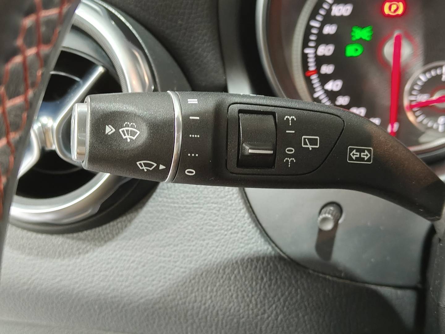 Foto Mercedes GLA Mercedes-Benz GLA 200 d Urban (136 CV) Pack AMG