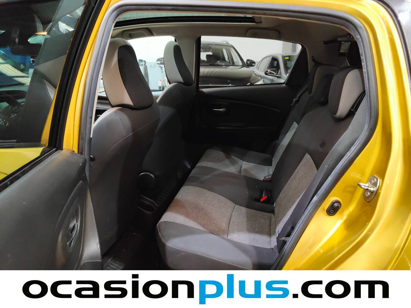 Foto asientos traseros Toyota Yaris Toyota Yaris 1.5 100H Feel 20 Aniversario (100 CV)
