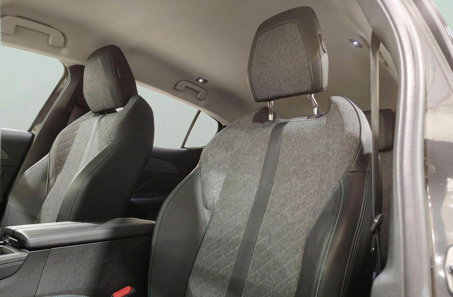 Peugeot 408 PureTech 130 Allure EAT8 - foto 7