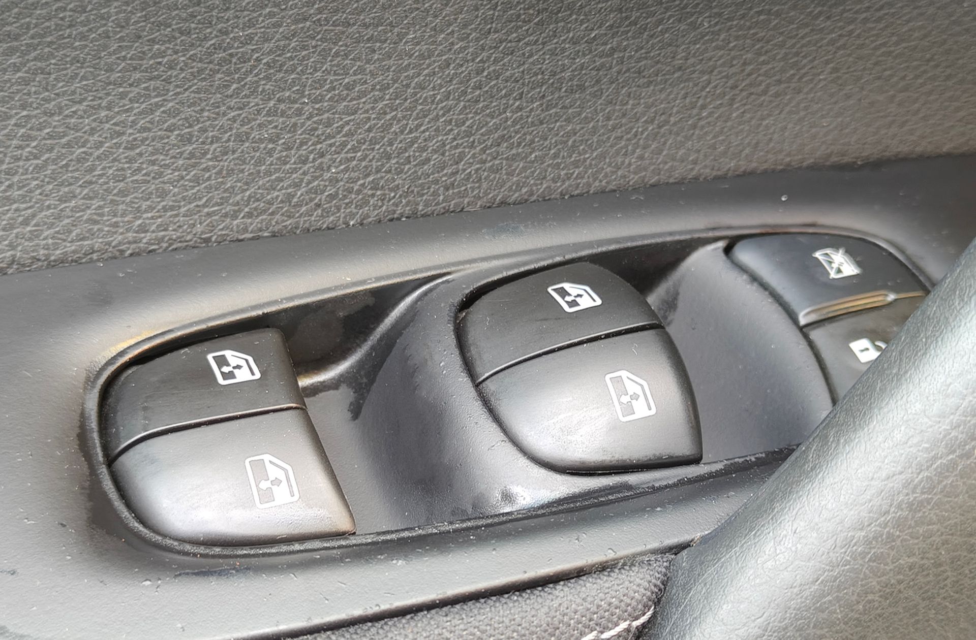 Nissan Qashqai DIG-T 160 N-Connecta 4x2 DCT - foto 31