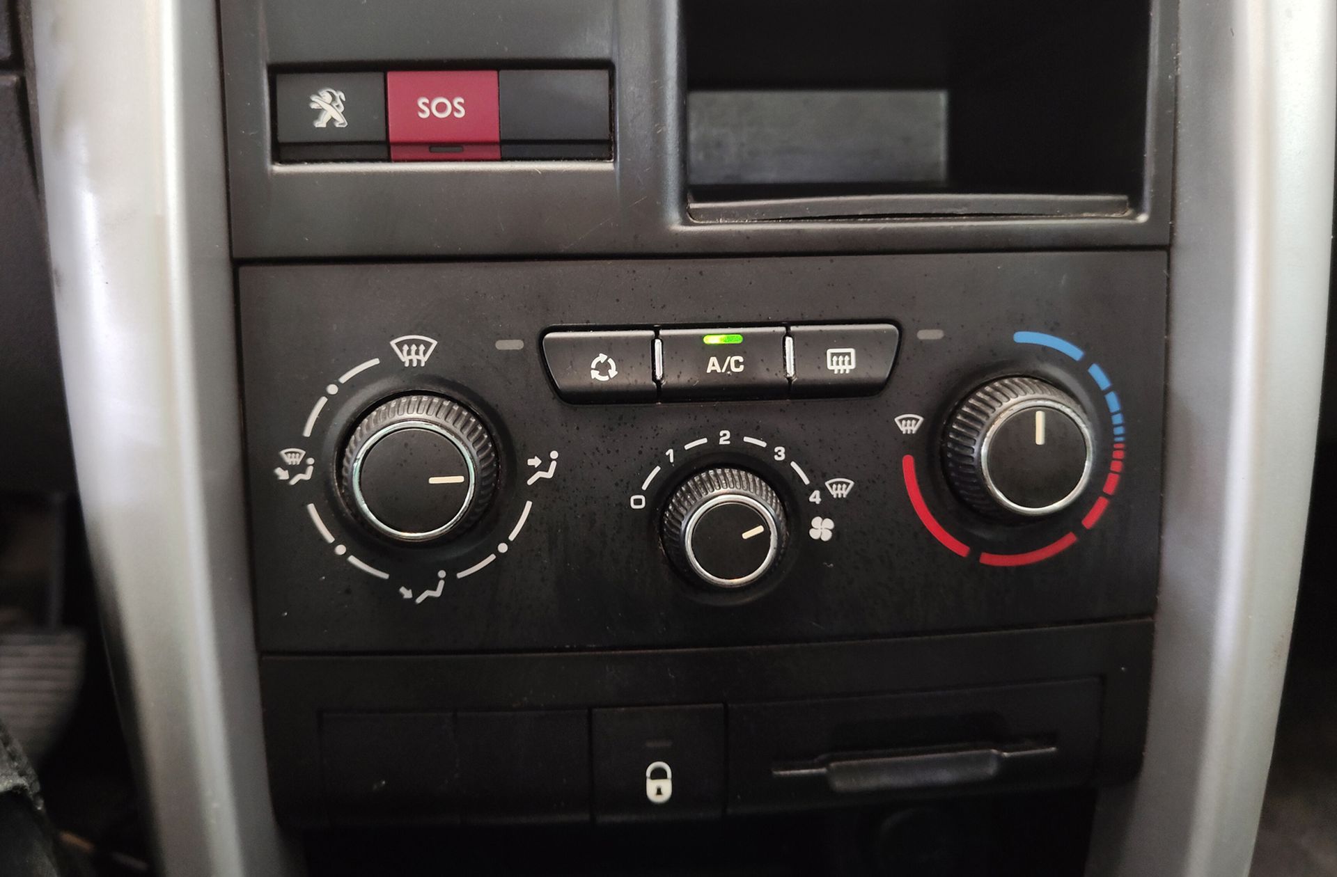 Peugeot 207 1.4 HDi Business Line FAP - foto 23