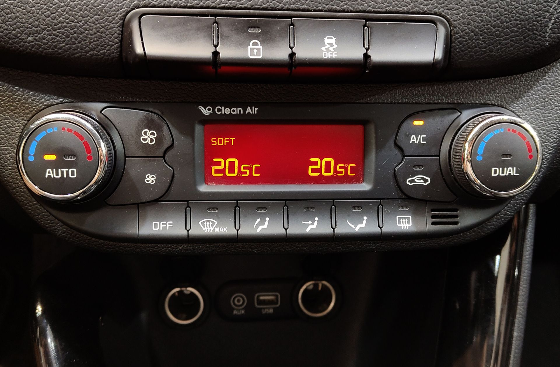 Kia Ceed 1.6 CRDi VGT Eco-Dynamics Uefa Euro2016 - foto 28