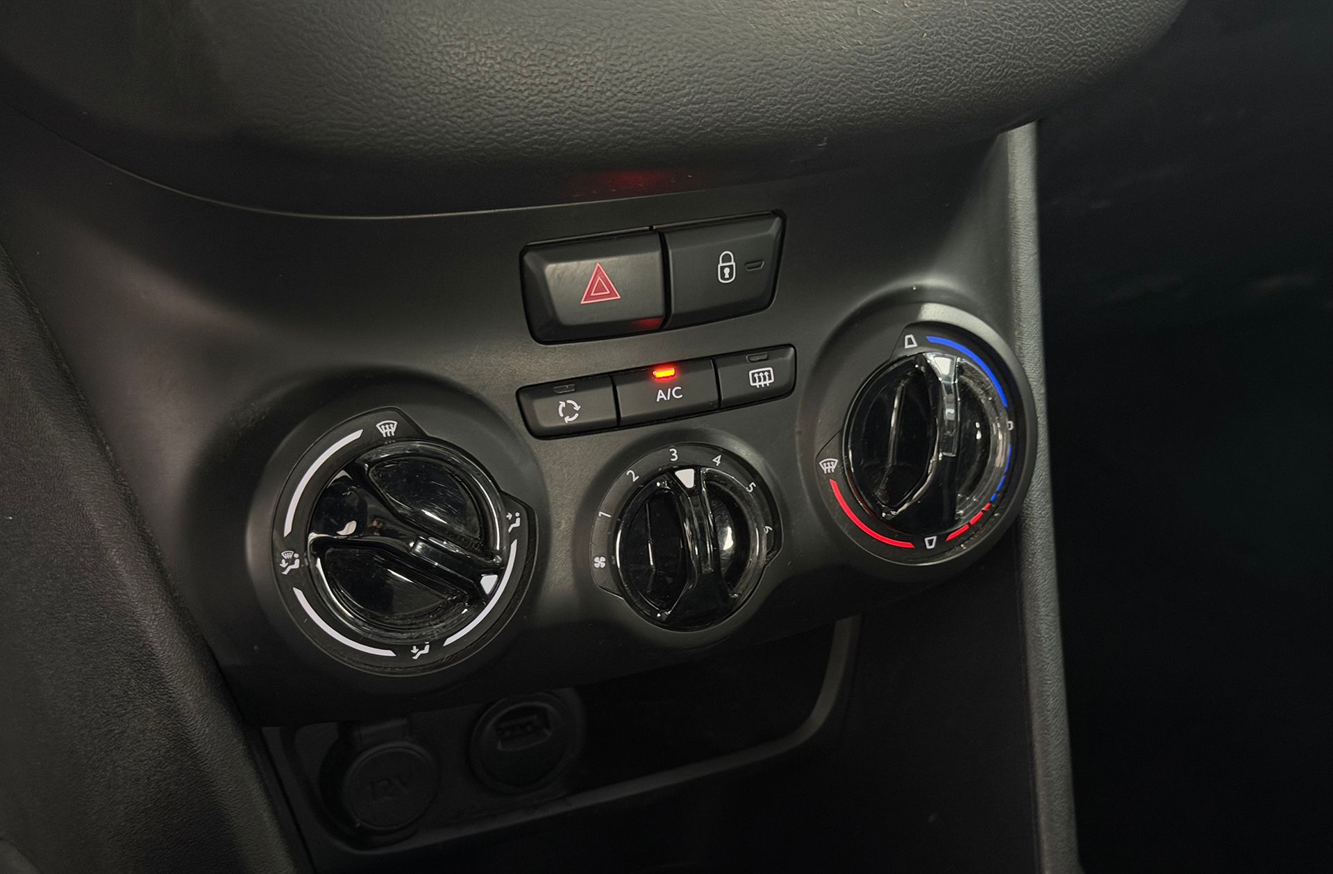 Peugeot 208 PureTech Signature - foto 27