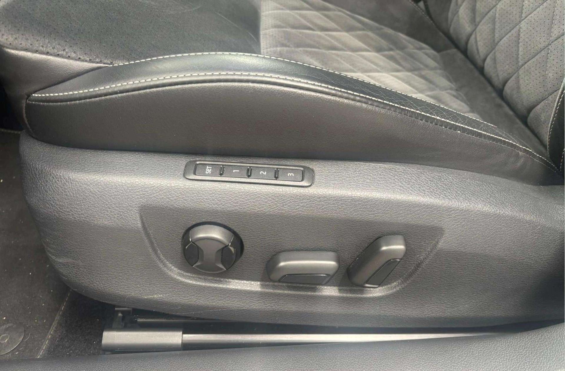 Škoda Superb Combi 2.0 TDI Sport Line DSG - foto 13