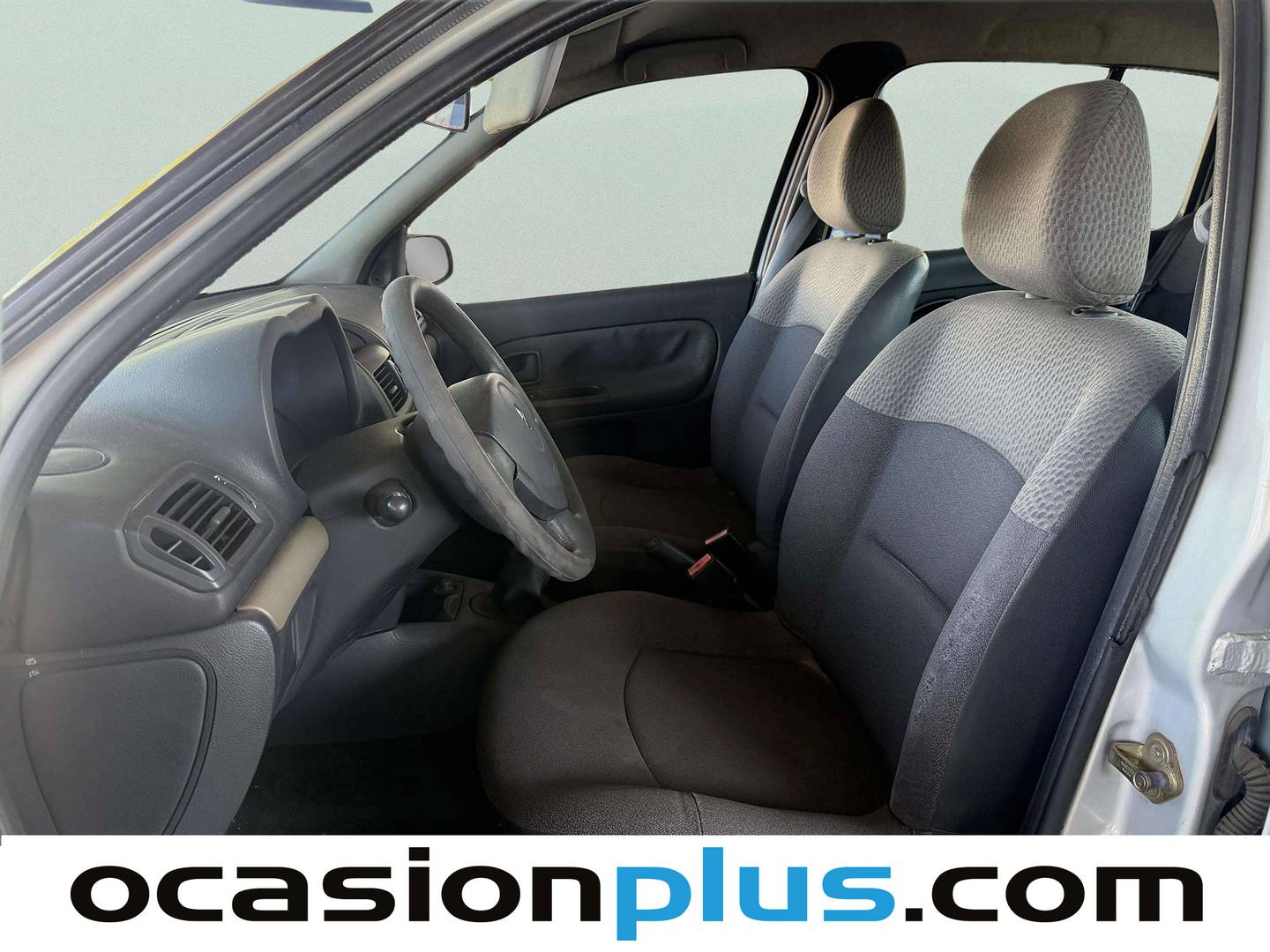 Foto asientos delanteros Renault Clio Renault Clio 1.2 Pack Authentique (75 CV)