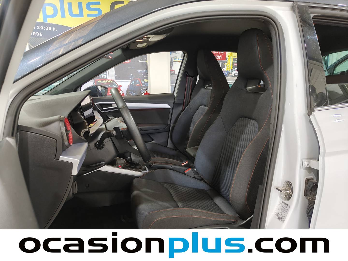 Foto asientos delanteros Seat Arona Seat Arona 1.5 TSI FR Special Edition DSG (150 CV)