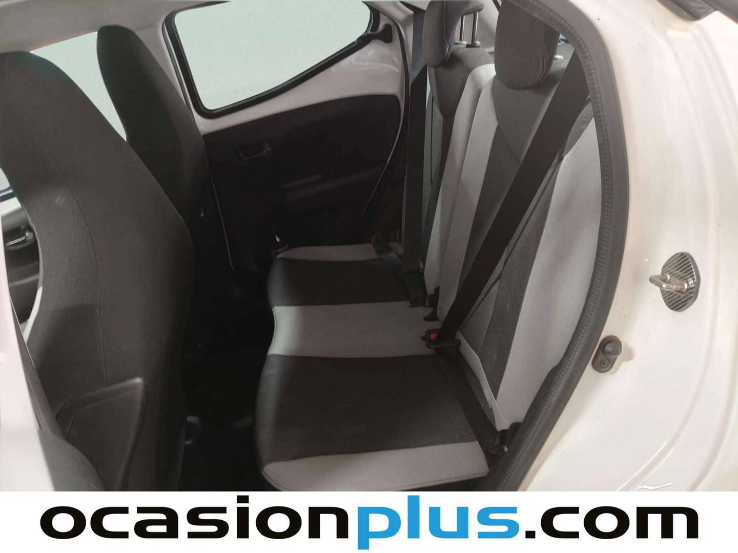 Foto asientos traseros Toyota Aygo Toyota Aygo 1.0 70 x-play (69 CV)