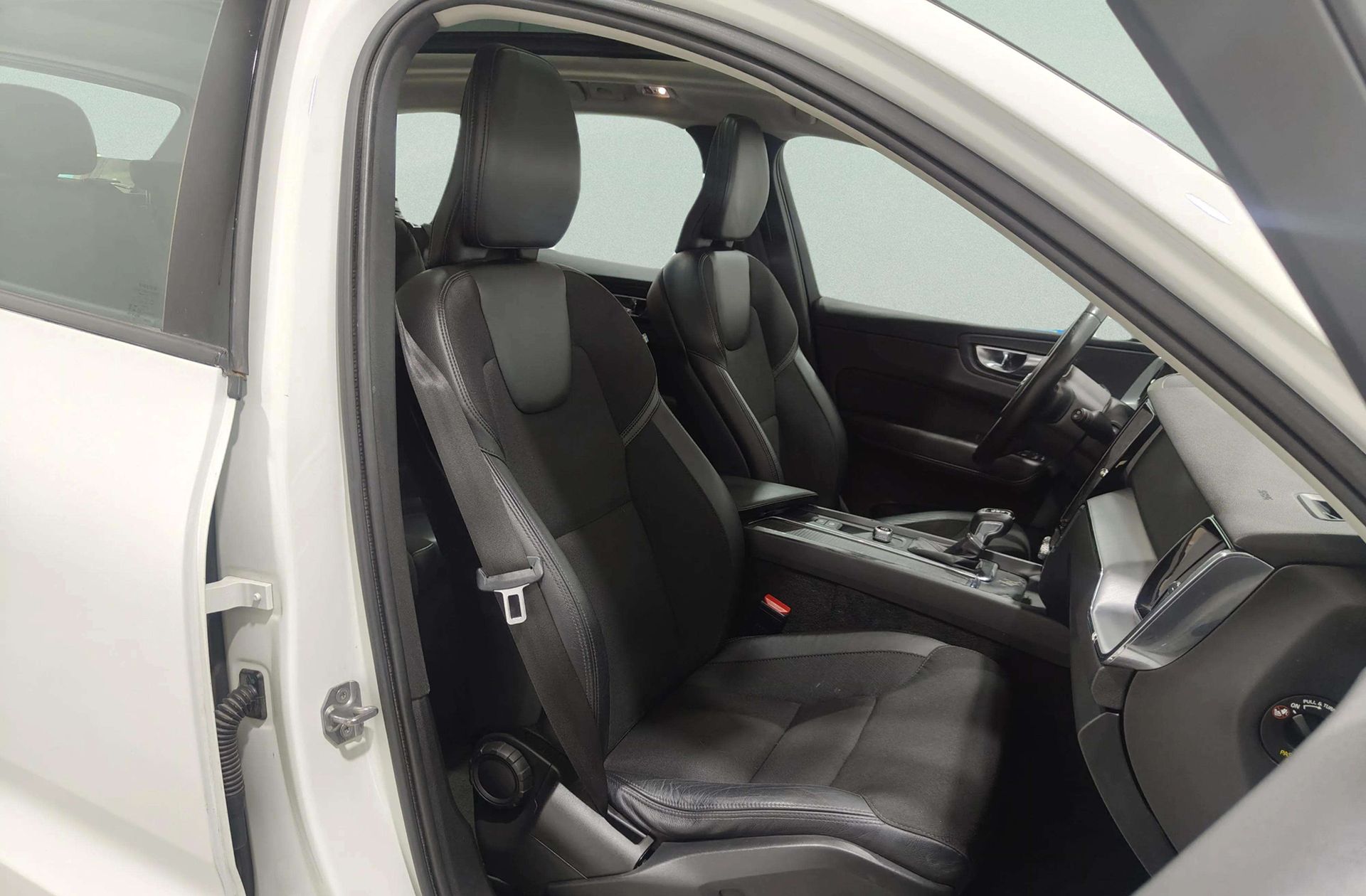 Volvo XC60 D4 Momentum - foto 23