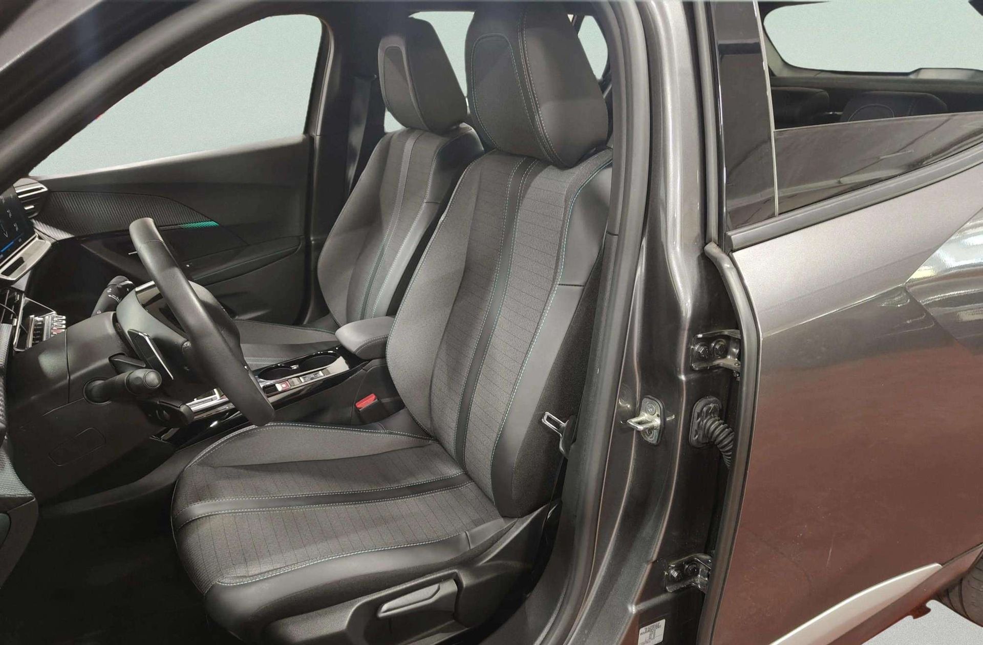 Peugeot 2008 PureTech 130 Allure Pack EAT8 - foto 13