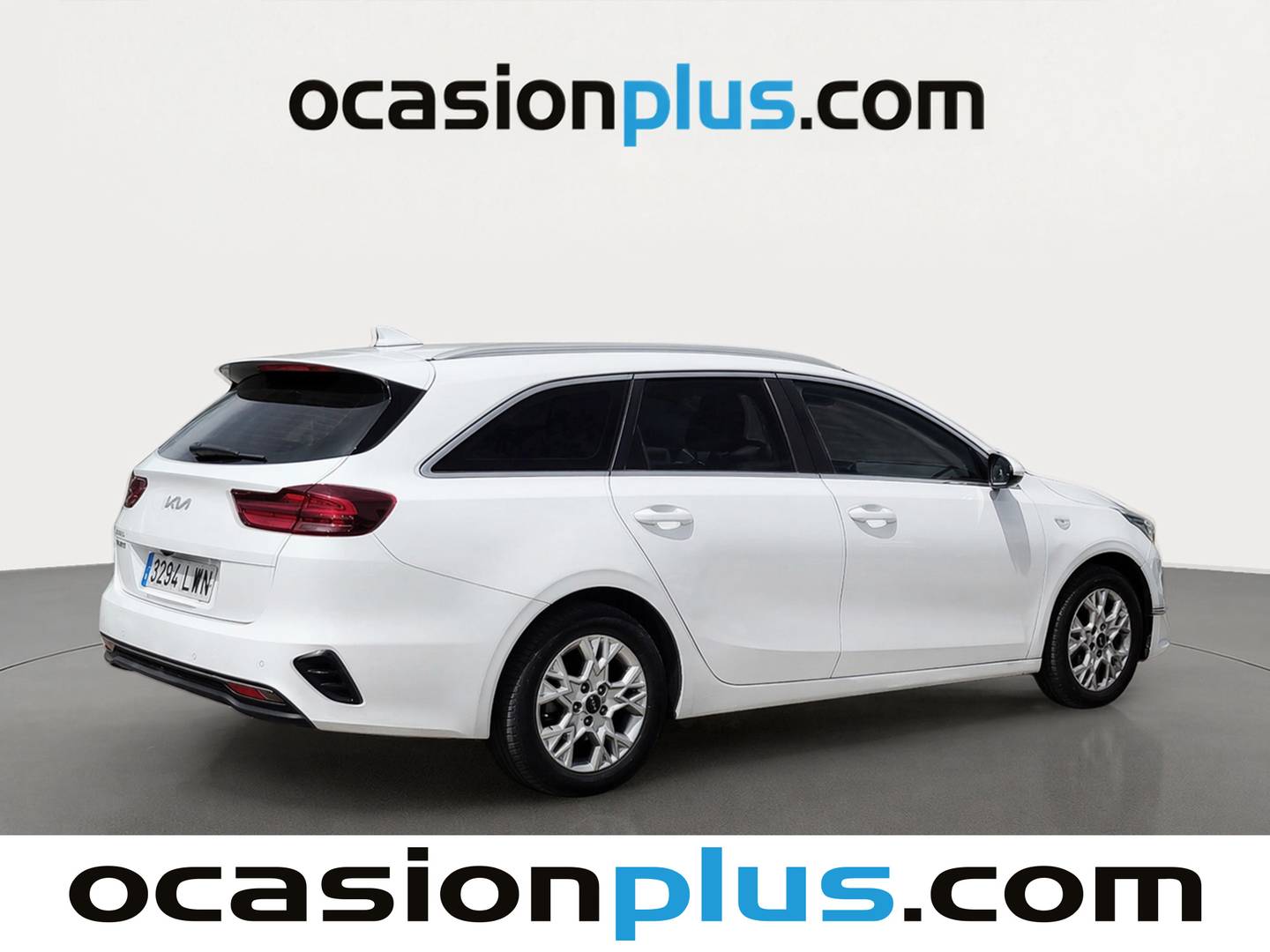 Foto trasera KIA Ceed Tourer KIA Ceed Tourer 1.6 MHEV iMT Drive (136 CV) derecha