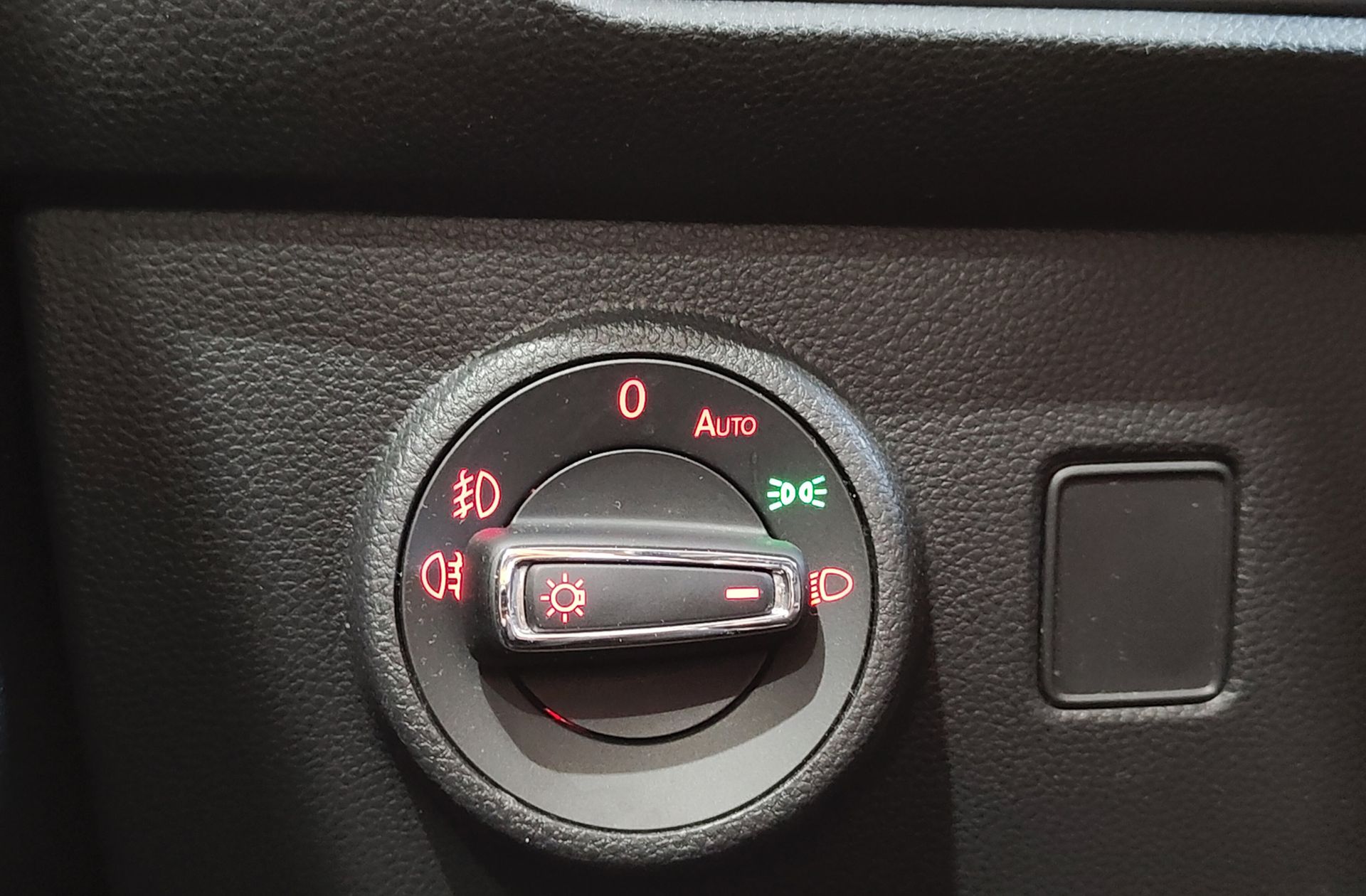 SEAT Ateca 1.6 TDI Ecomotive Style Plus - foto 9