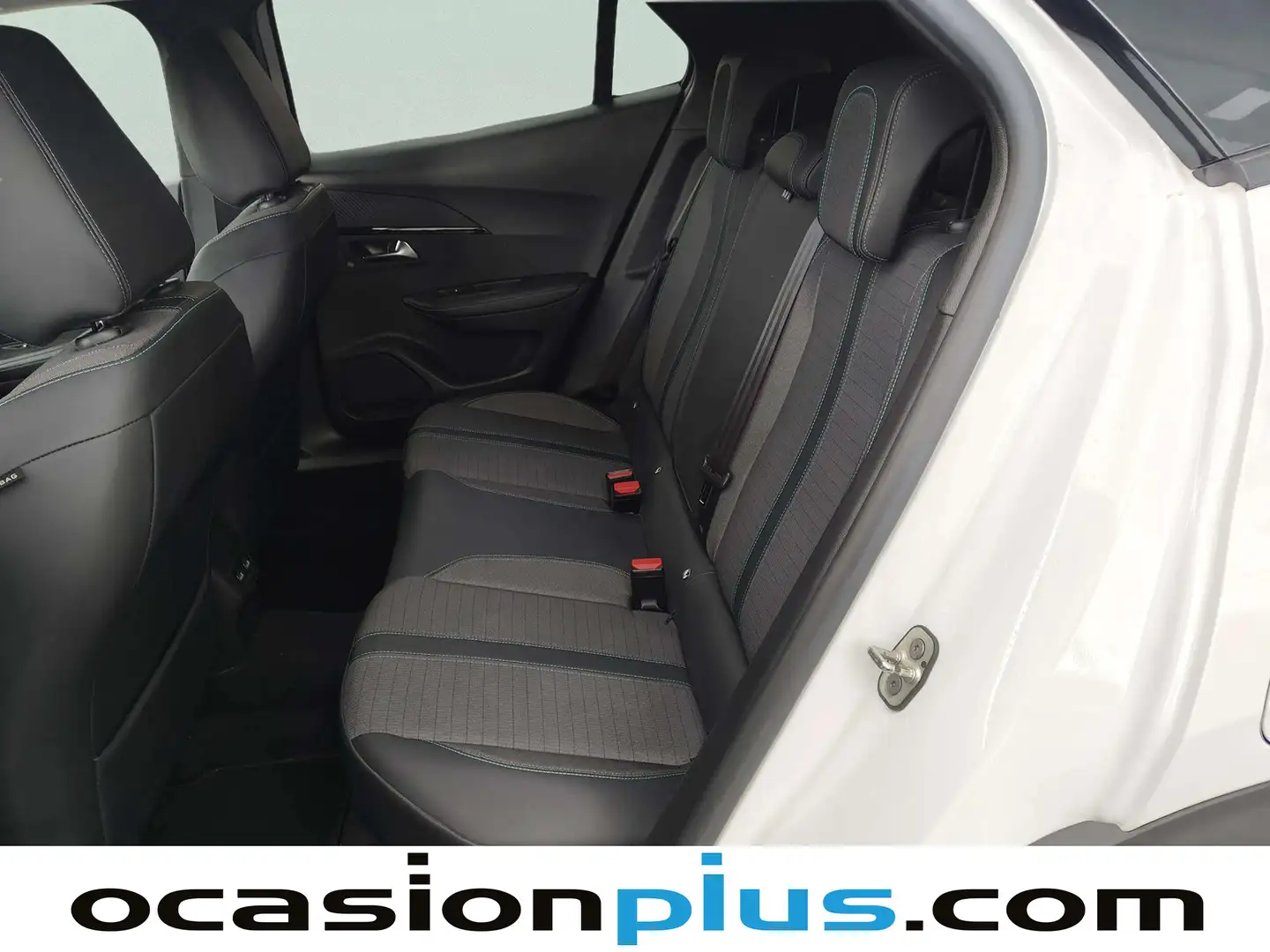 Foto Peugeot 2008 Peugeot 2008 PureTech 130 S&S Allure Pack (130 CV)