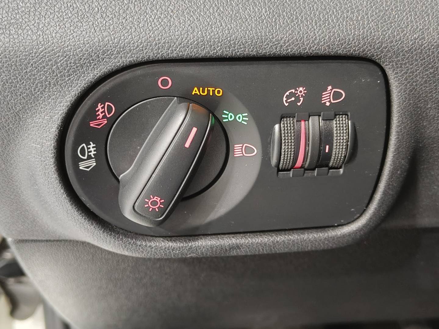 Foto Audi A1 Audi A1 Attraction 1.6 TDI (105 CV)