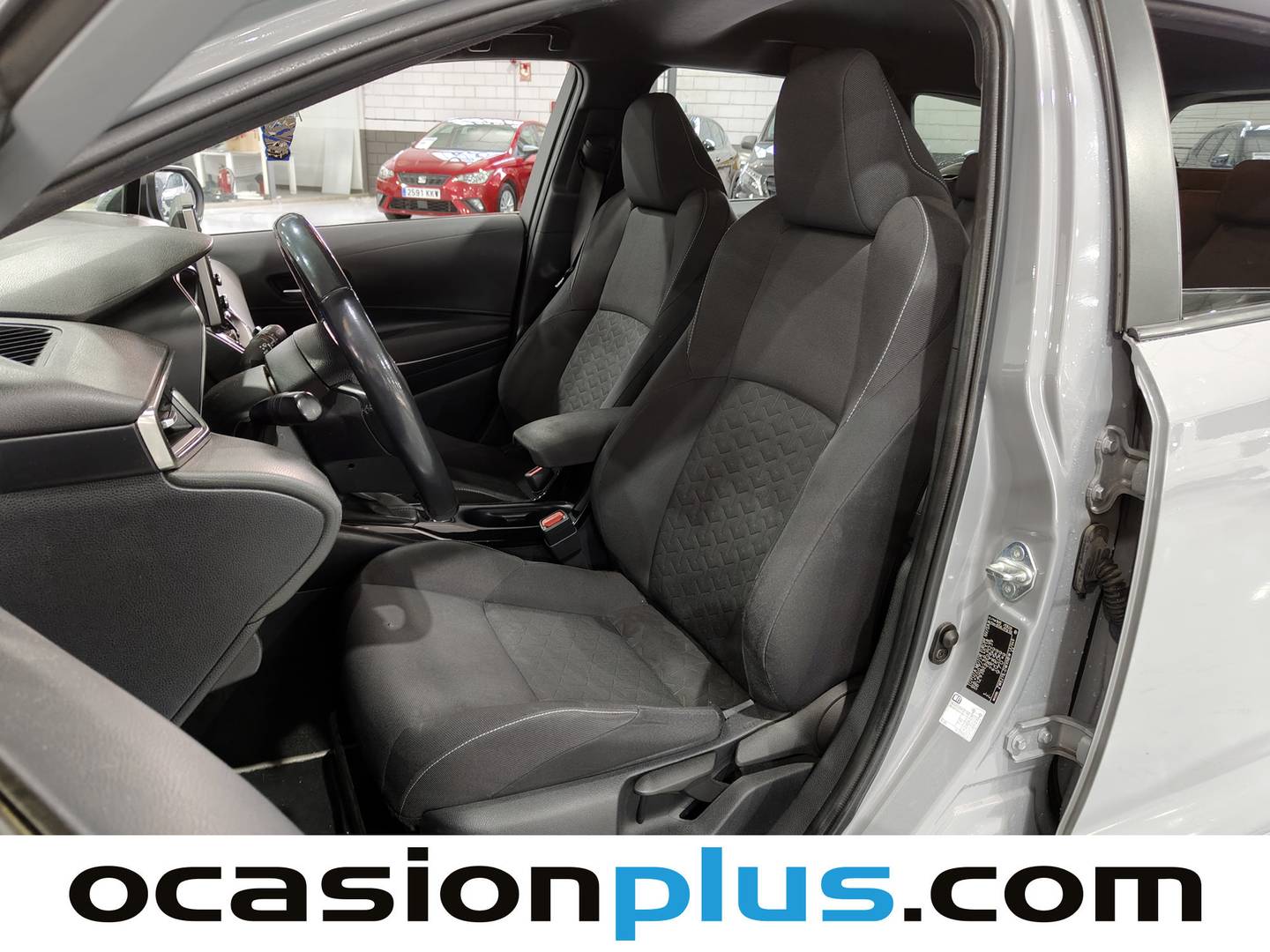 Foto asientos delanteros Toyota Corolla Toyota Corolla Touring Sports 125H Active Tech E-CVT (122 CV)