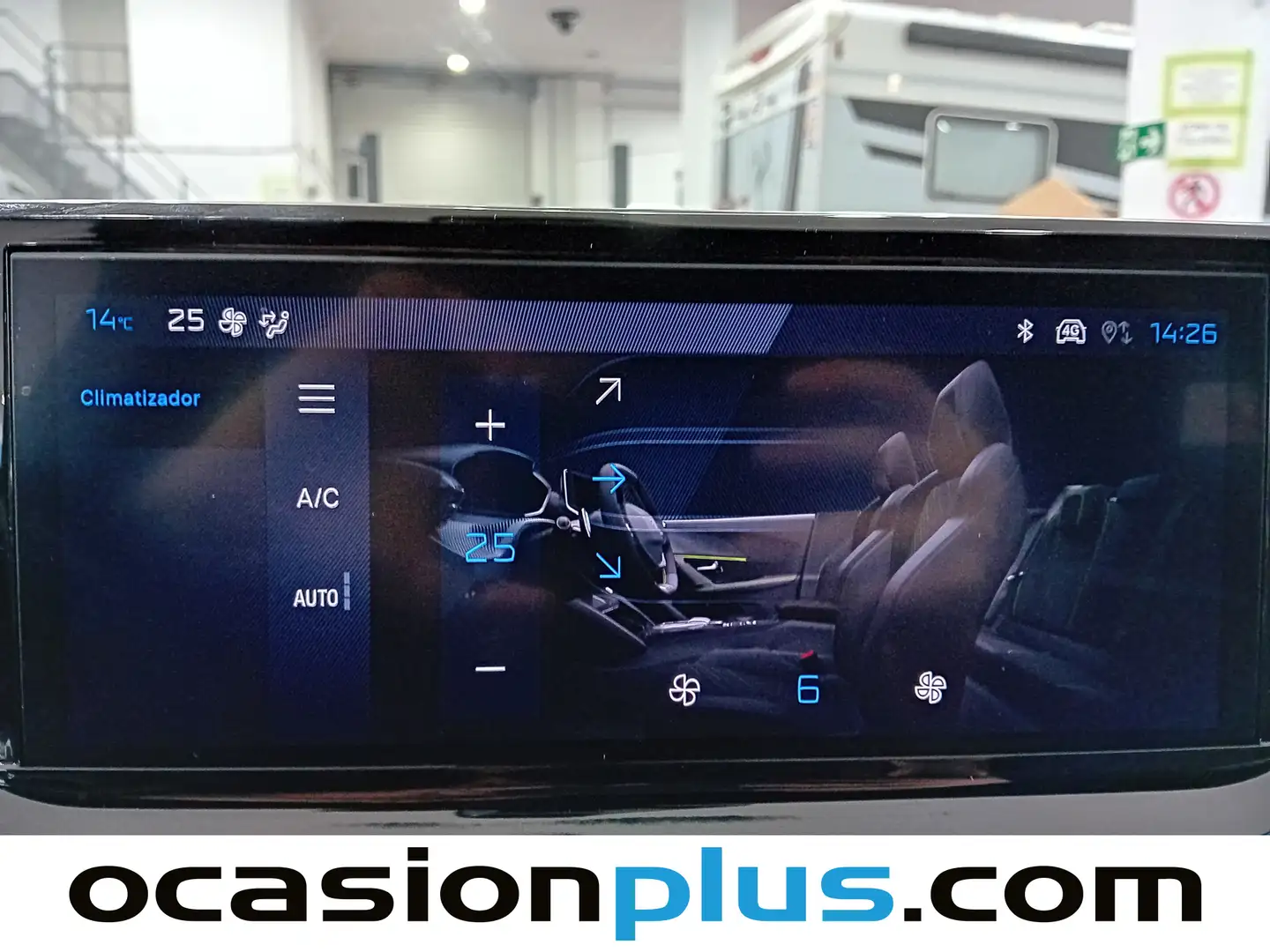 Foto Peugeot 2008 Peugeot 2008 Allure Hybrid eDCS6 (145 CV)