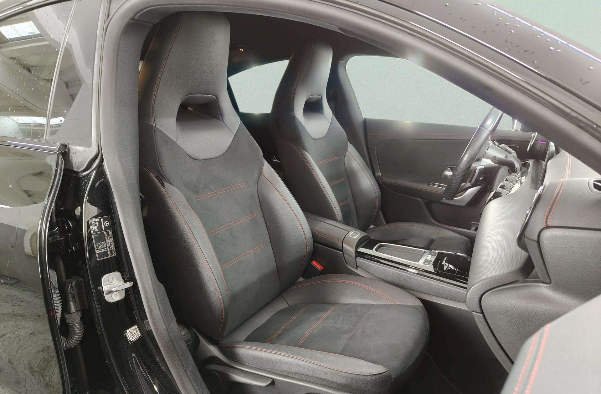 Mercedes-Benz CLA 200 d Pack AMG - foto 22