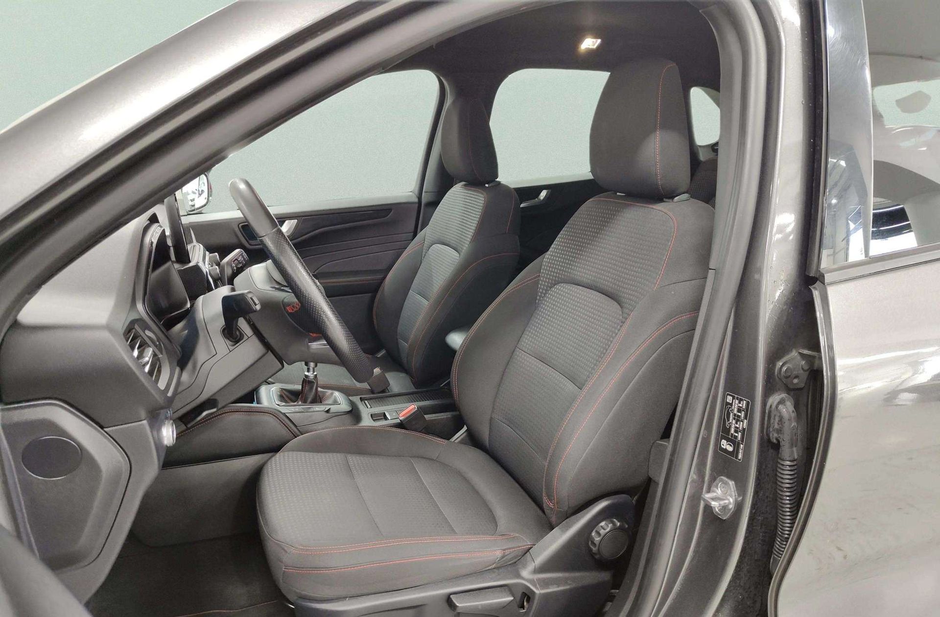 Ford Kuga 1.5 EcoBoost ST-Line 4x2 - foto 11