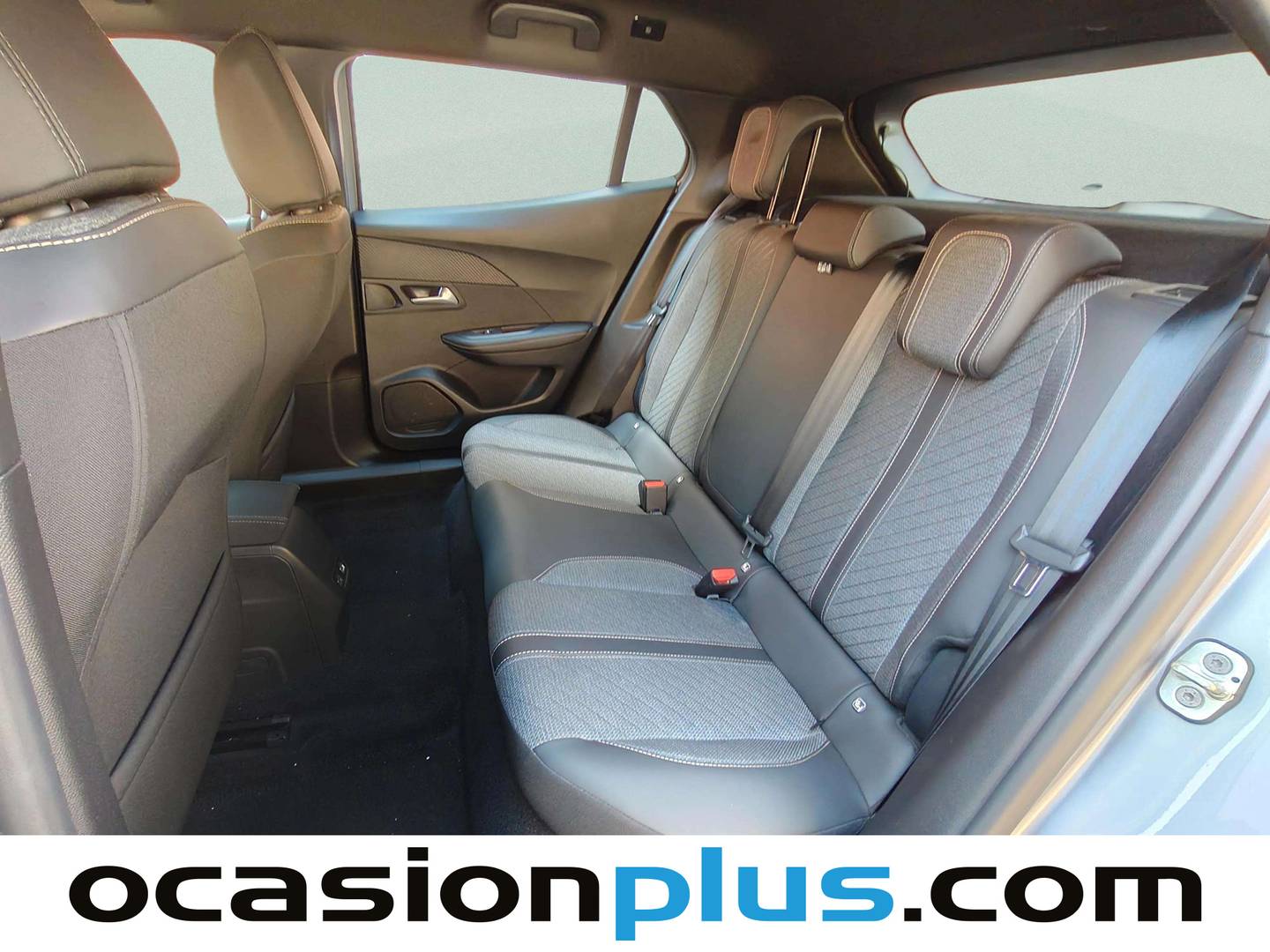 Foto asientos traseros Peugeot 2008 Peugeot 2008 Allure Hybrid eDCS6 (145 CV)