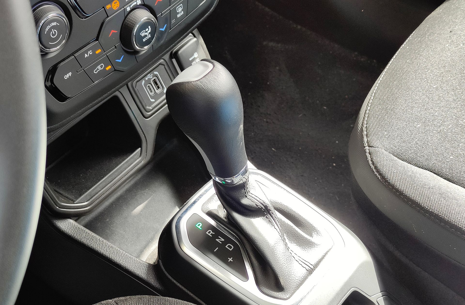 Jeep Renegade eHybrid 1.5 Limited ATX - foto 5