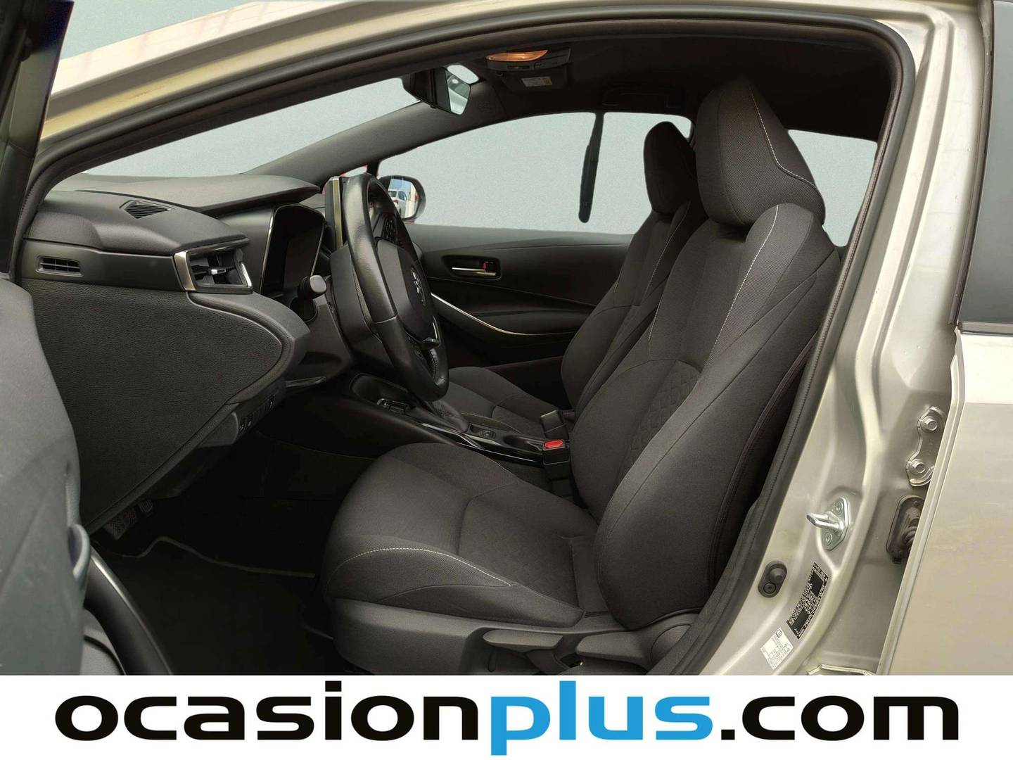 Foto asientos delanteros Toyota Corolla Toyota Corolla Touring Sports 125H Active Tech E-CVT (122 CV)