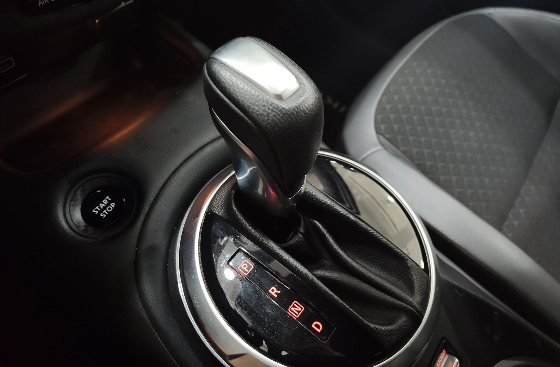 Nissan Juke 1.6 Hybrid N-Connecta - foto 5
