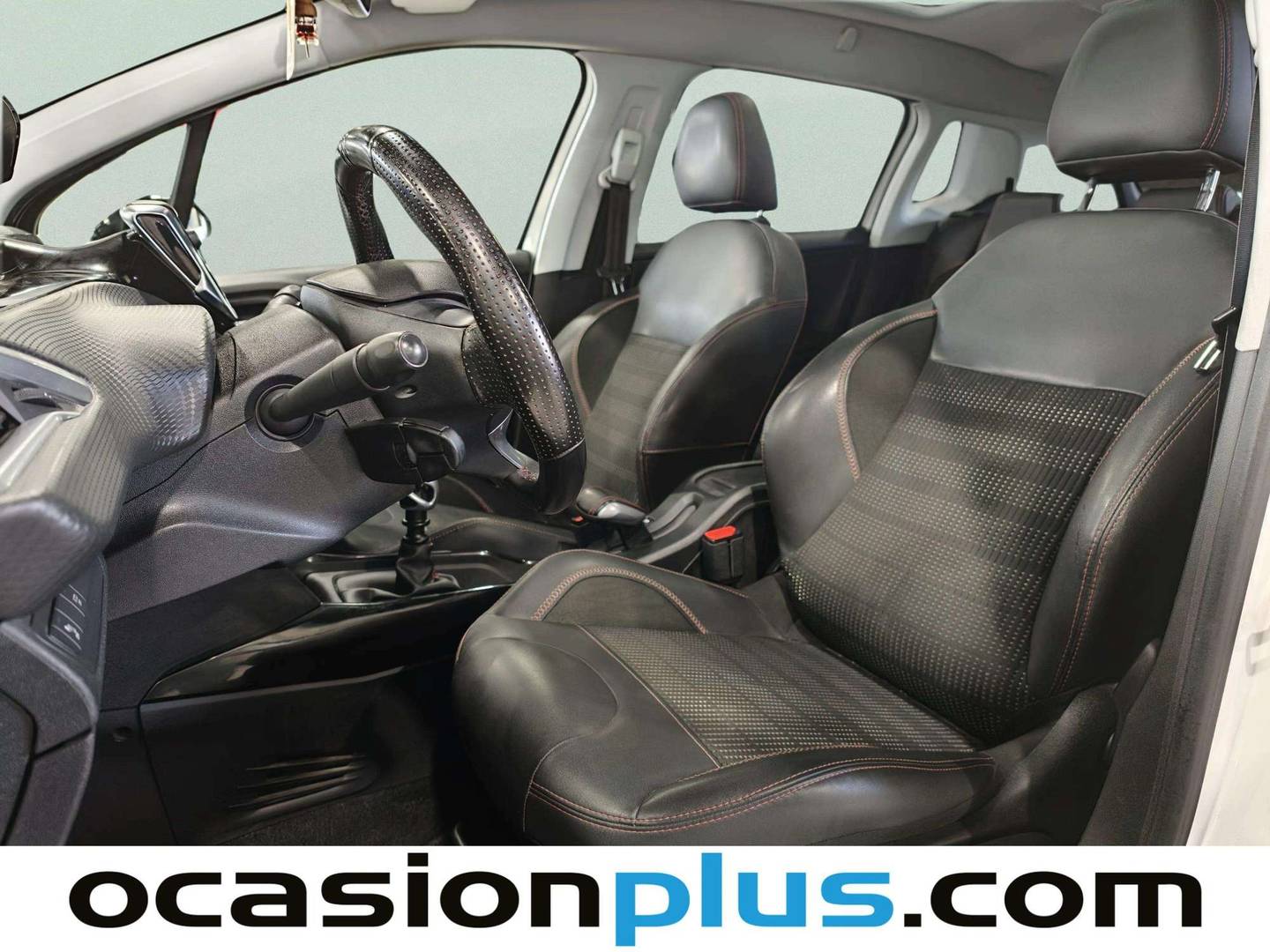 Foto asientos delanteros Peugeot 2008 Peugeot 2008 PureTech 130 S&S GT Line (130 CV)