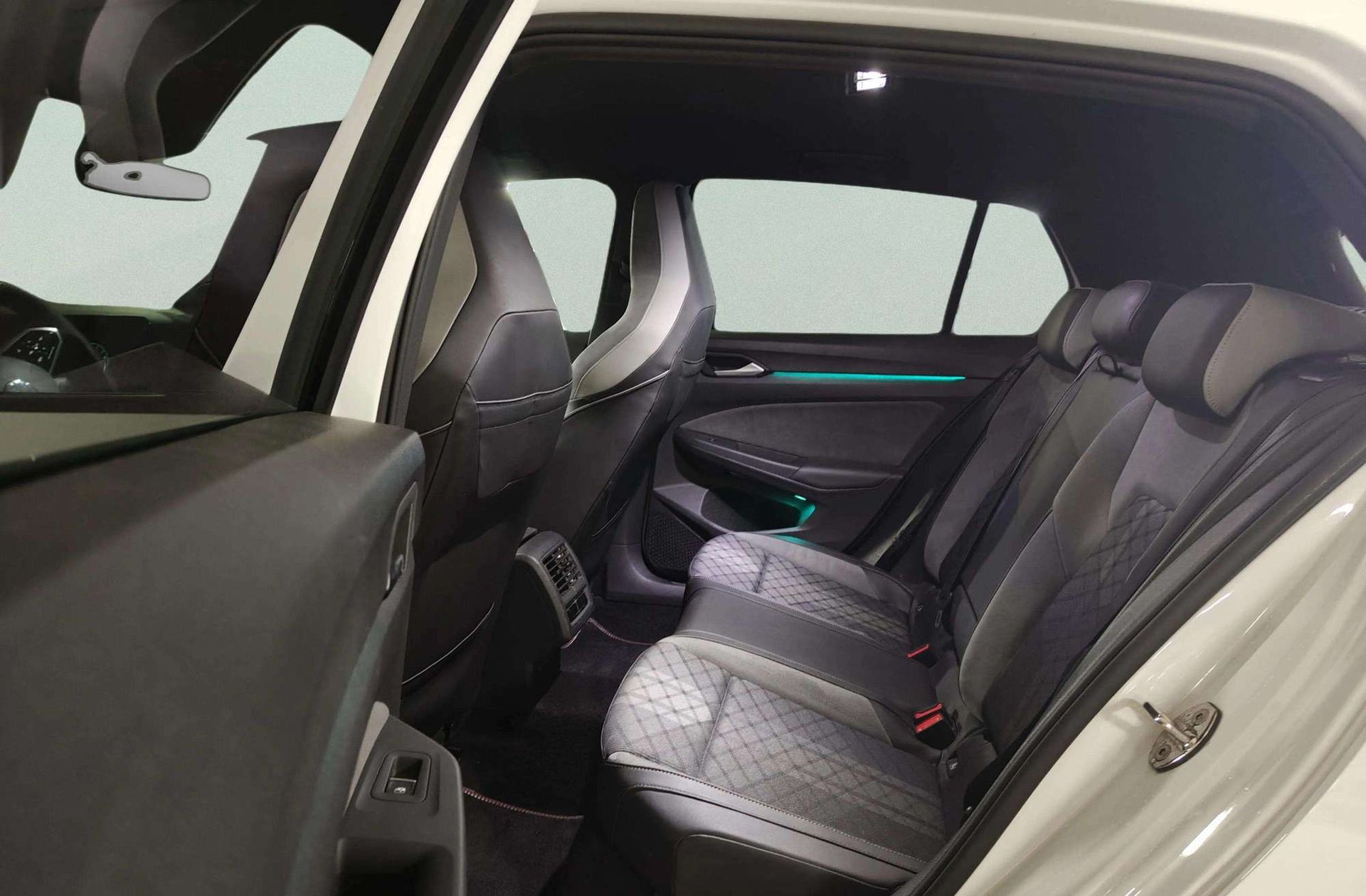 Volkswagen Golf R-Line 1.5 eTSI DSG - foto 13