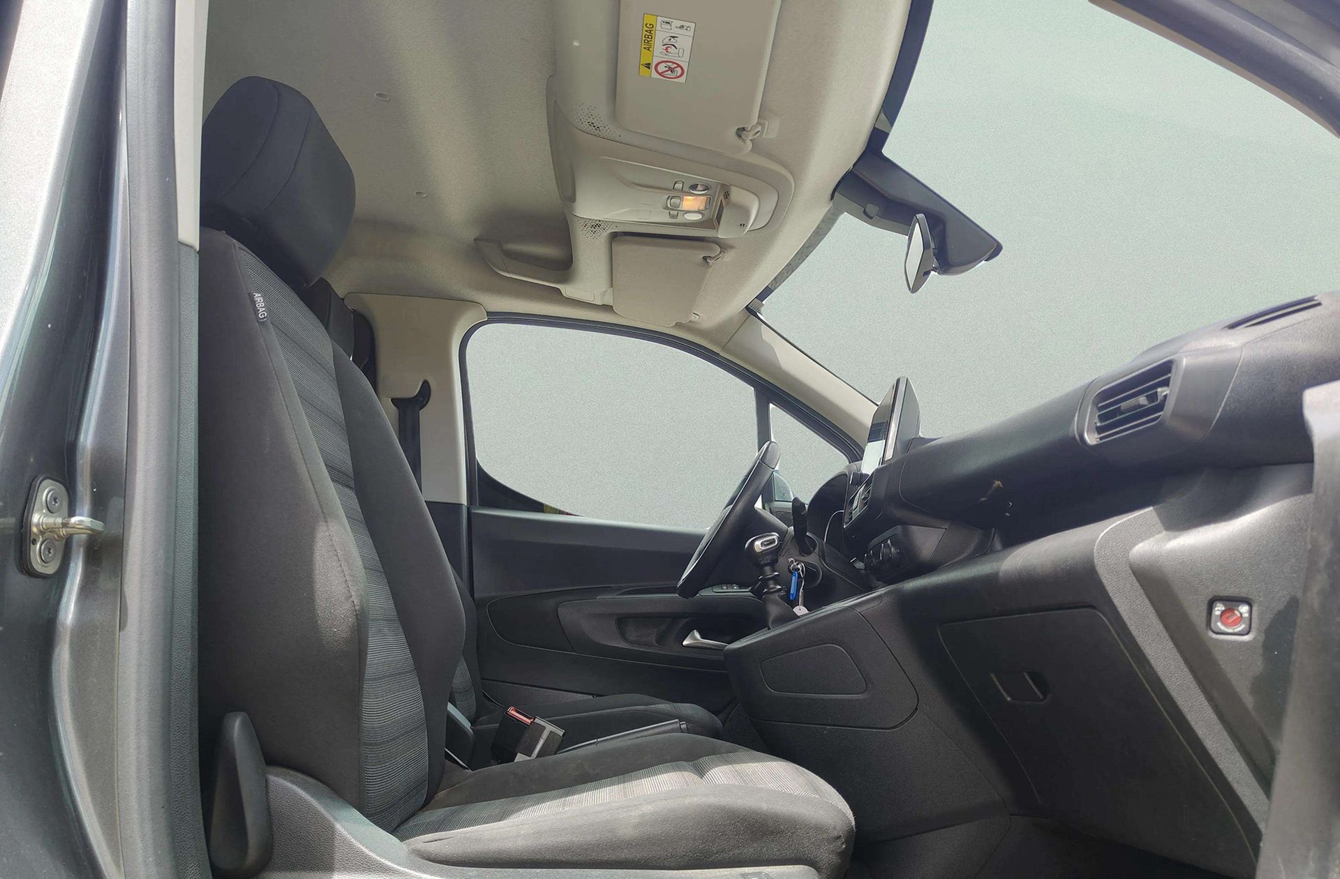 Opel Combo 1.2 Turbo Selective L - foto 17