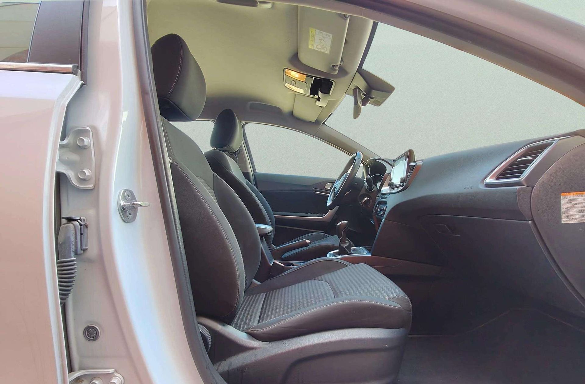 Kia Ceed 1.6 MHEV iMT Drive - foto 18