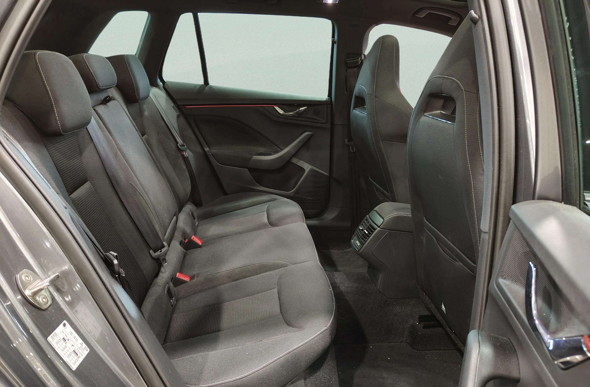 Škoda Kamiq 1.0 TSI Design DSG - foto 19