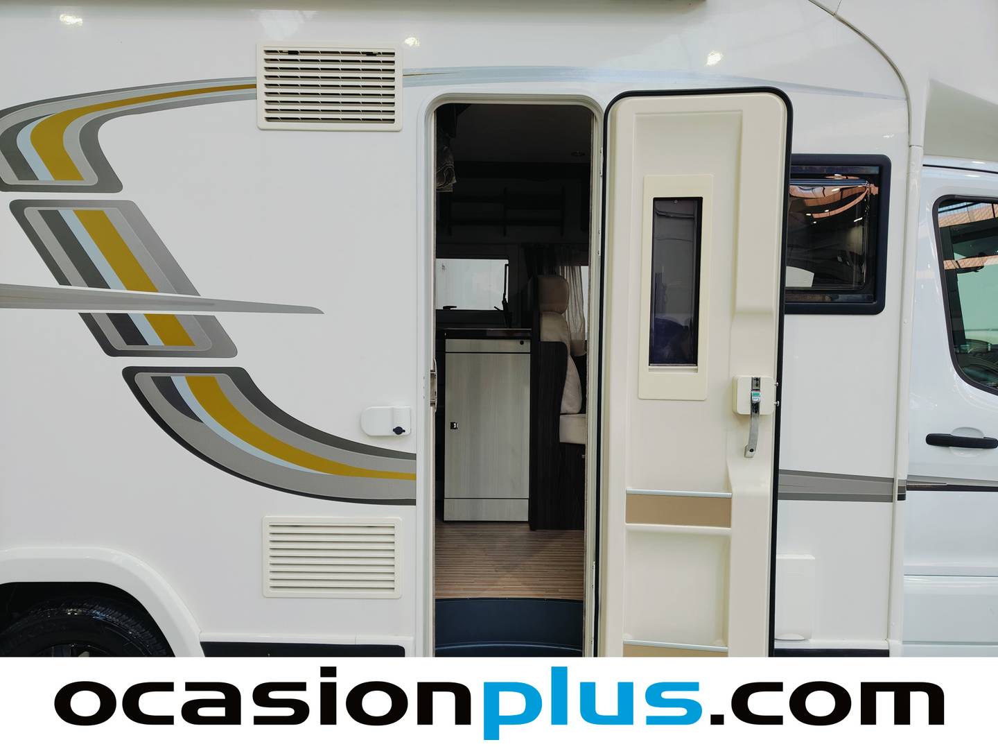 Foto asientos traseros Benimar BENIVAN Benimar BENIVAN TESSORO 494 (155 CV) 5 Plazas