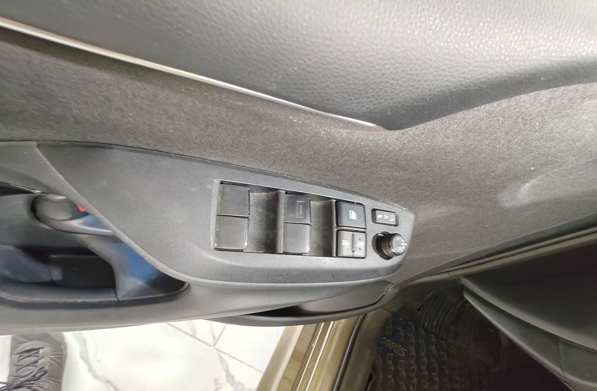 Toyota Yaris 120H Style - foto 27