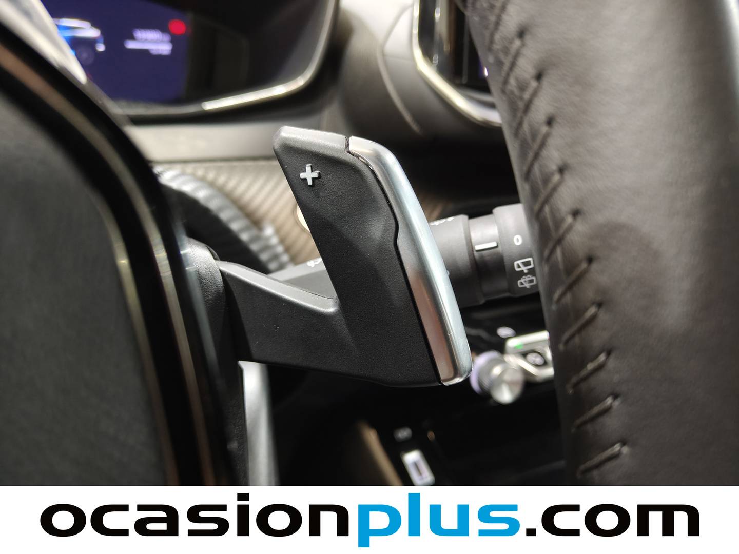 Foto Peugeot 2008 Peugeot 2008 Allure Hybrid eDCS6 (136 CV)