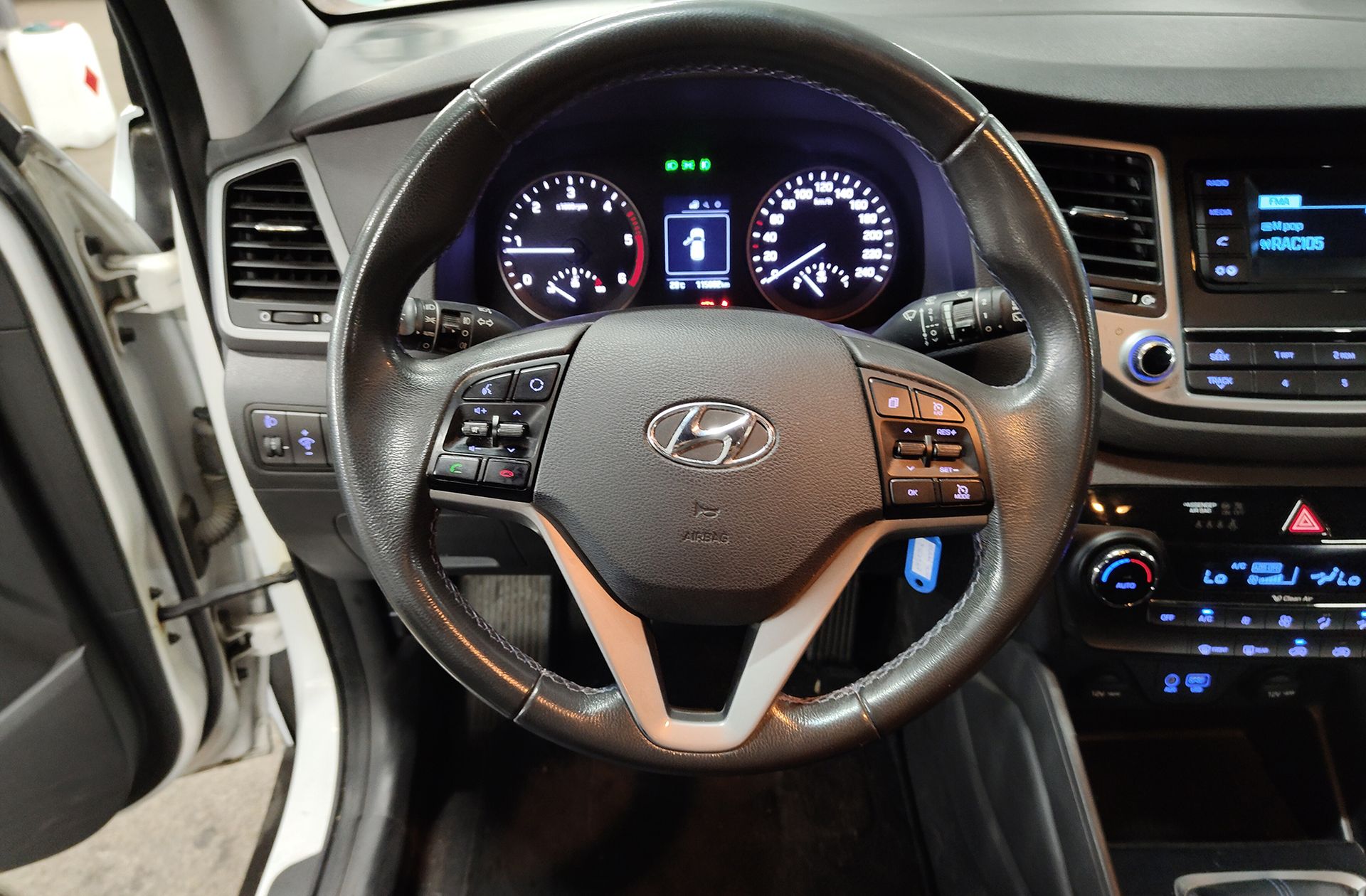 Hyundai Tucson 1.7 CRDi BlueDrive Klass 4x2 - foto 20