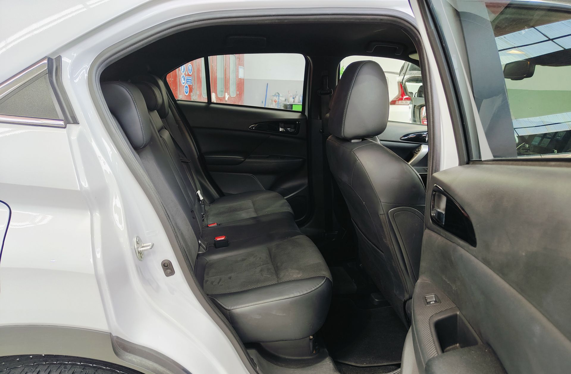 Mitsubishi Eclipse Cross 2.4 PHEV Kaiteki 4WD - foto 19