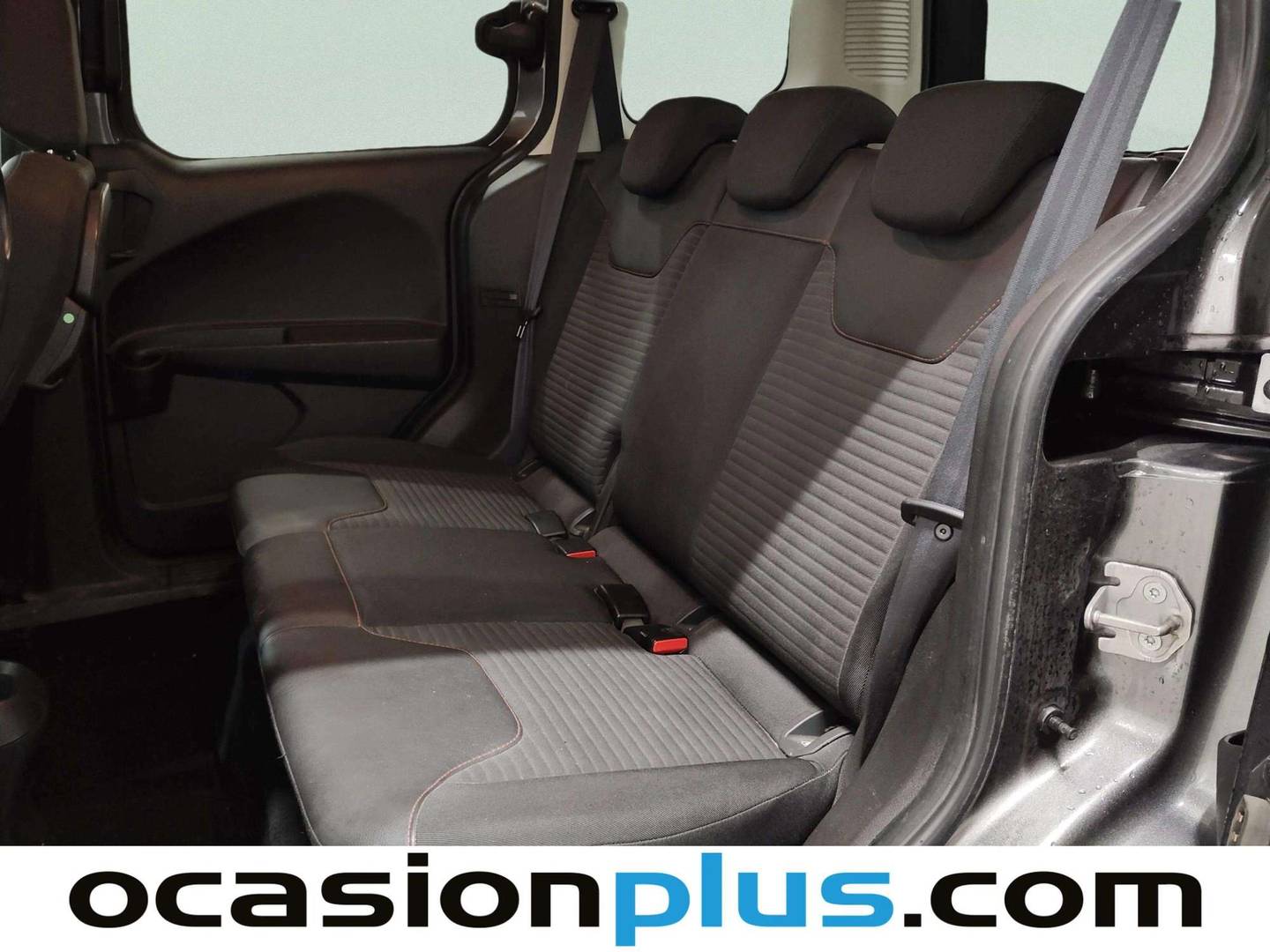 Foto asientos traseros Ford Tourneo Courier Ford Tourneo Courier 1.5 TDCi Sport (100 CV)