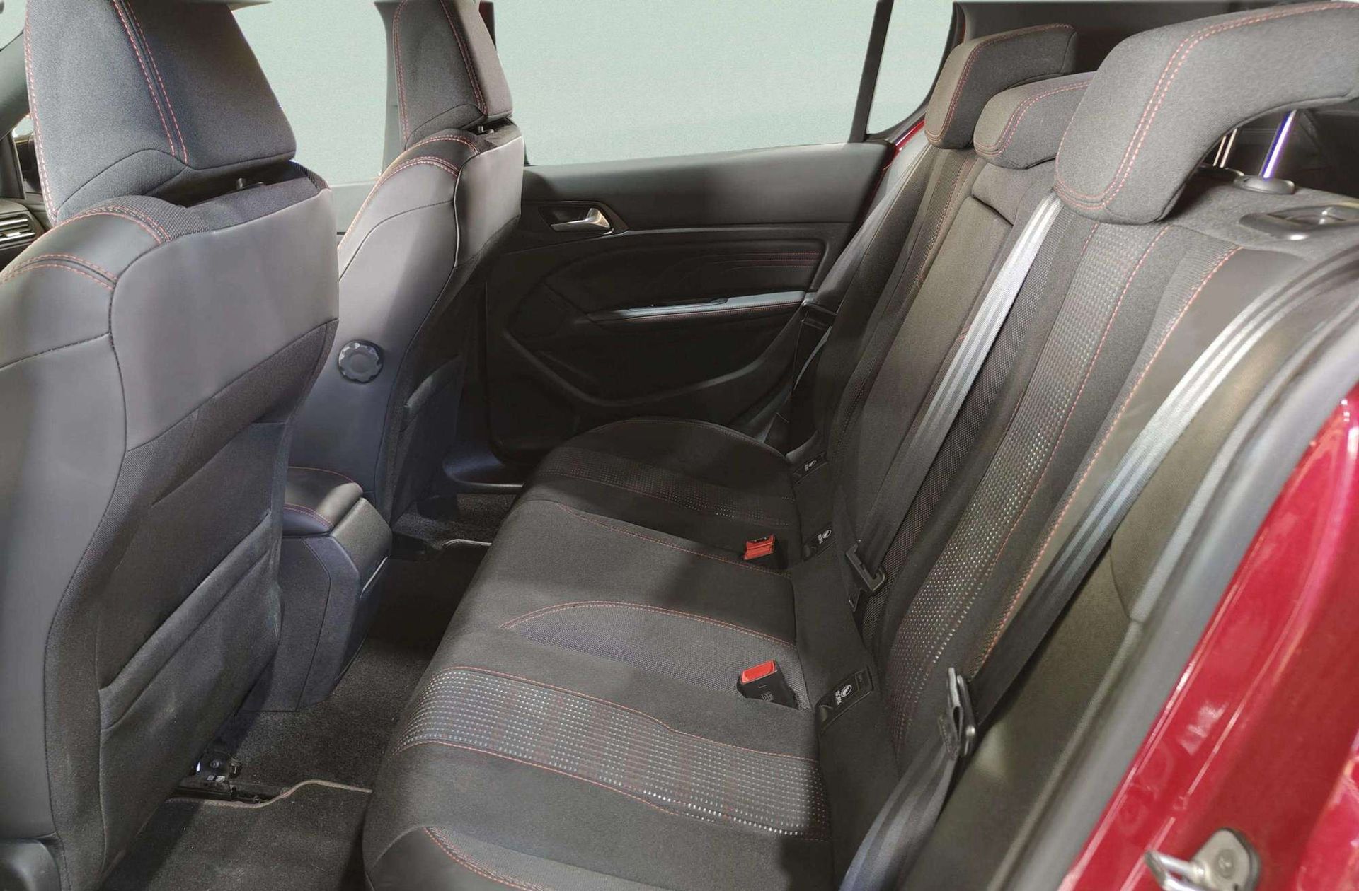 Peugeot 308 PureTech 130 GT Line EAT6 - foto 12