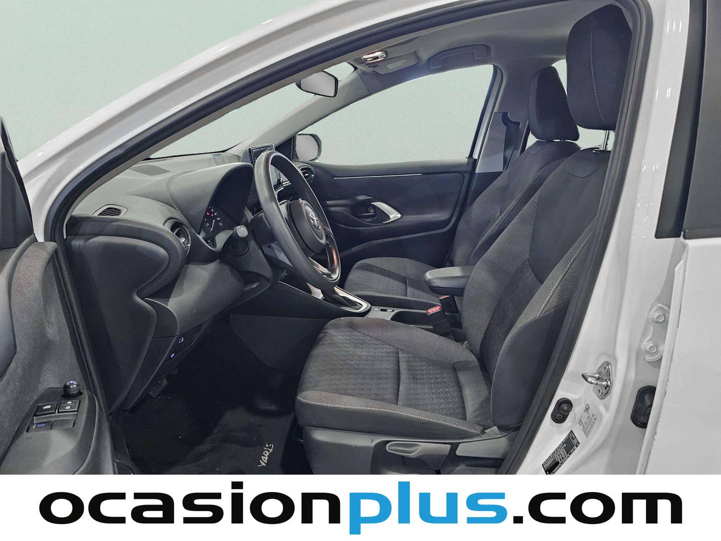 Extras y acabados del Toyota Yaris Toyota Yaris 120H Business Plus (116 CV)