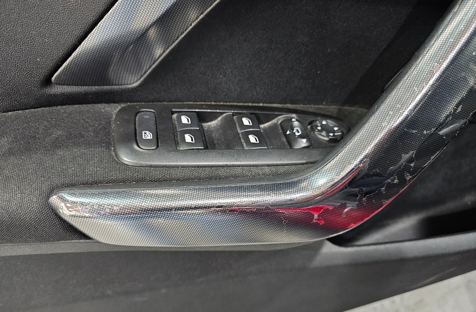 Peugeot 2008 PureTech 110 Allure EAT6 - foto 36