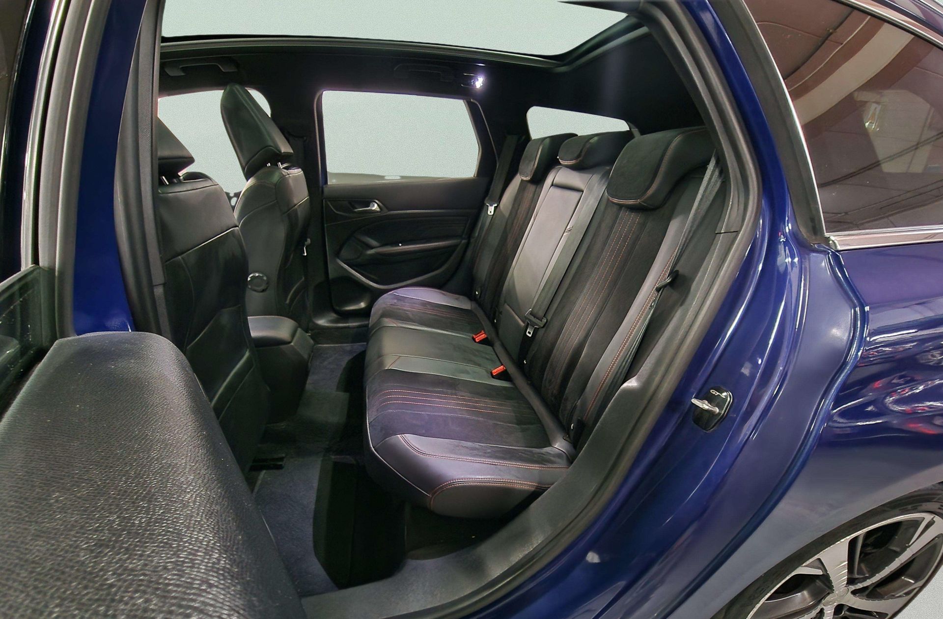 Peugeot 308 SW 2.0 BlueHDi GT EAT6 - foto 14