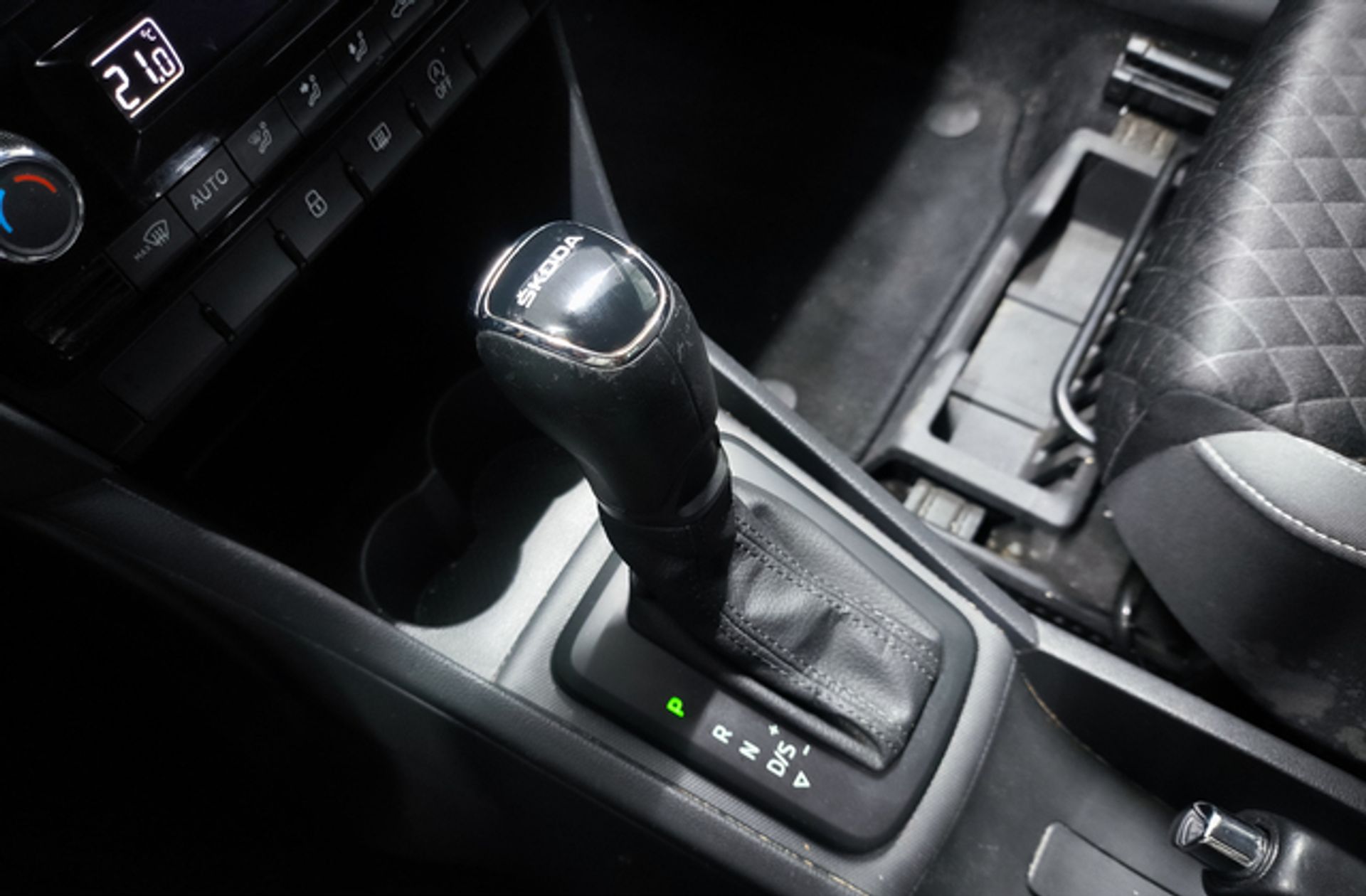 Škoda Spaceback 1.4 TSI Like DSG - foto 5