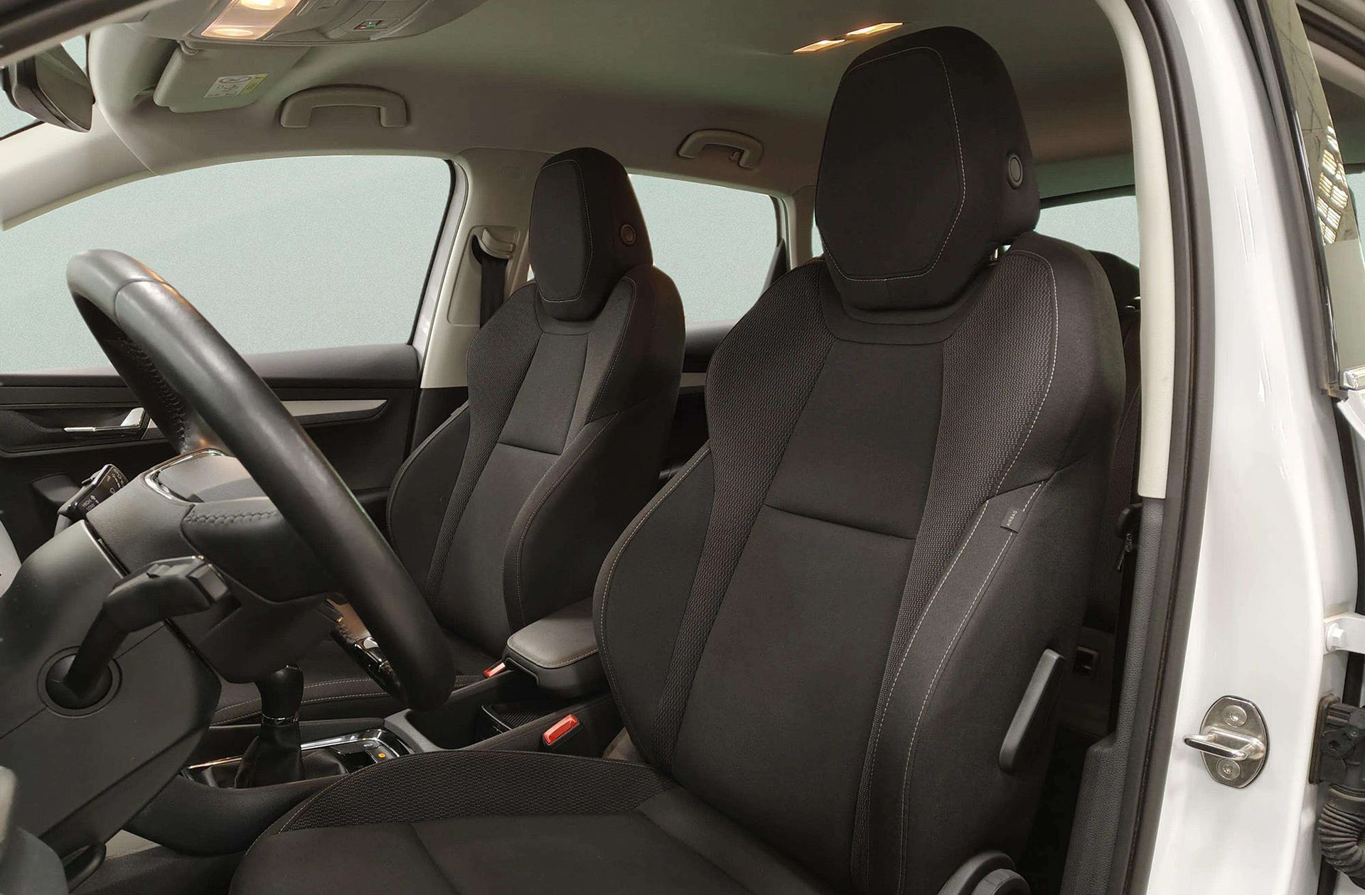 Škoda Karoq 2.0 TDI Selection - foto 12