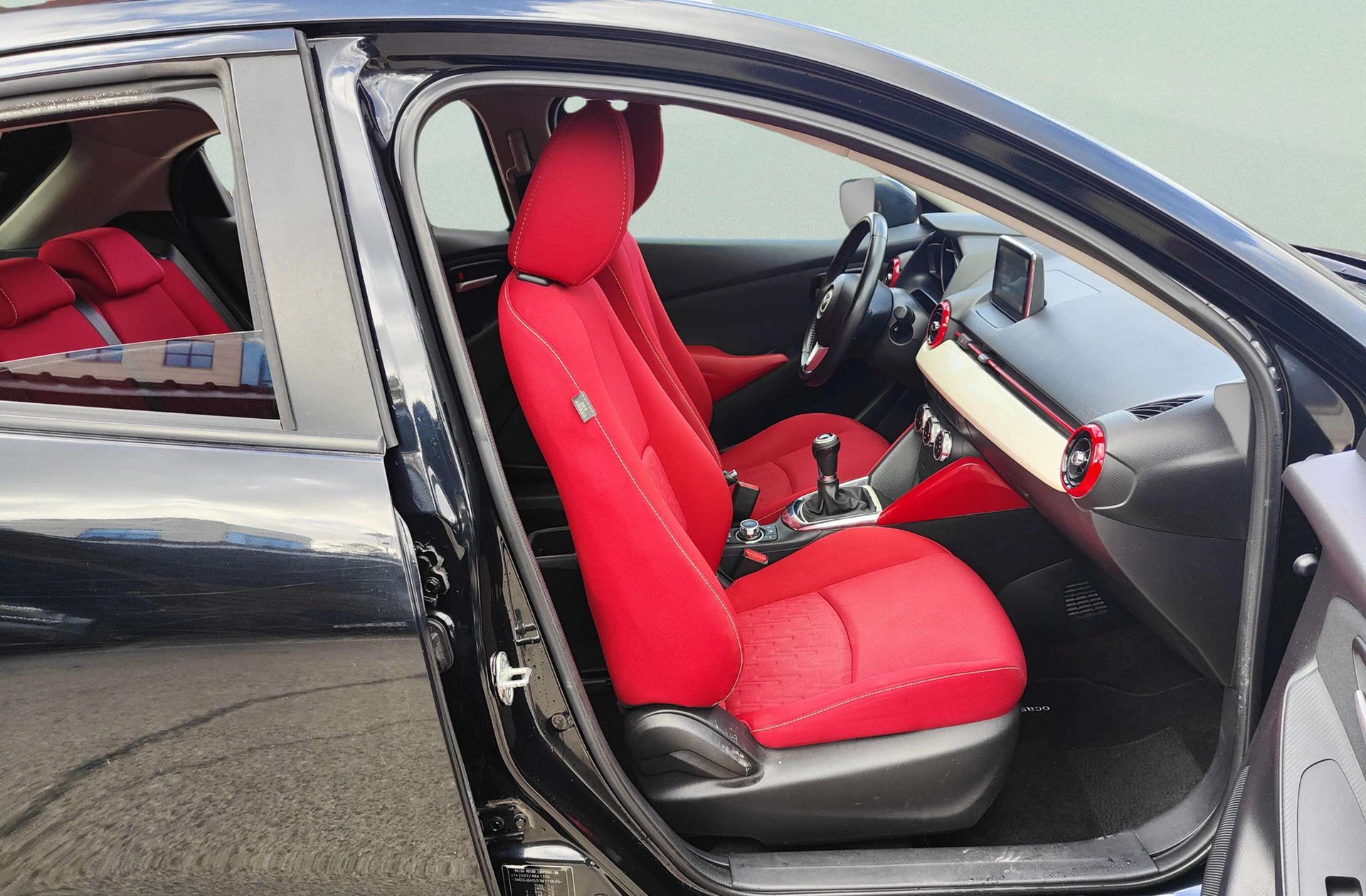 Mazda Mazda2 1.5 GE Style+ Confort Red - foto 15