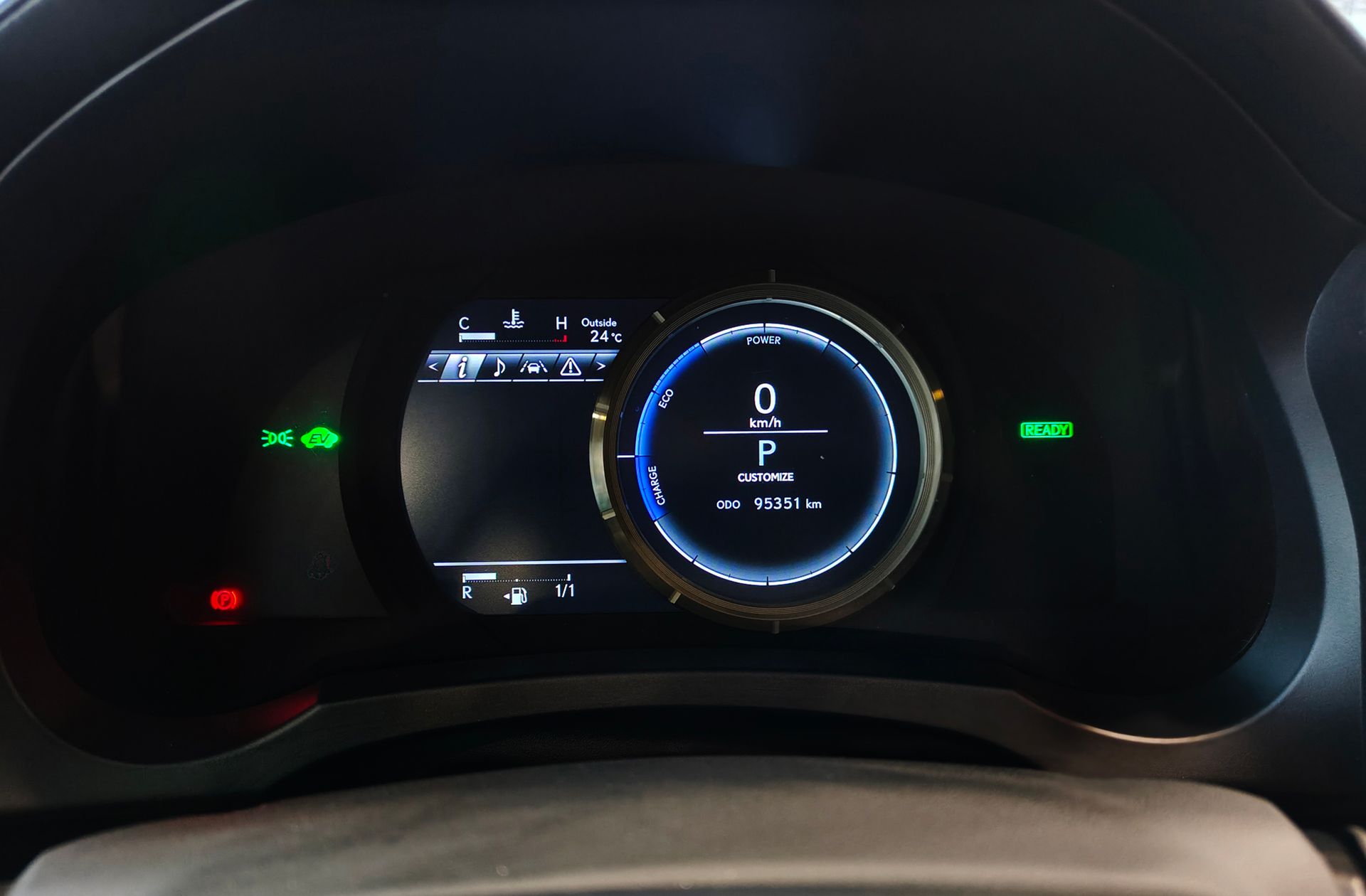 Lexus IS 300h F-Sport - foto 31